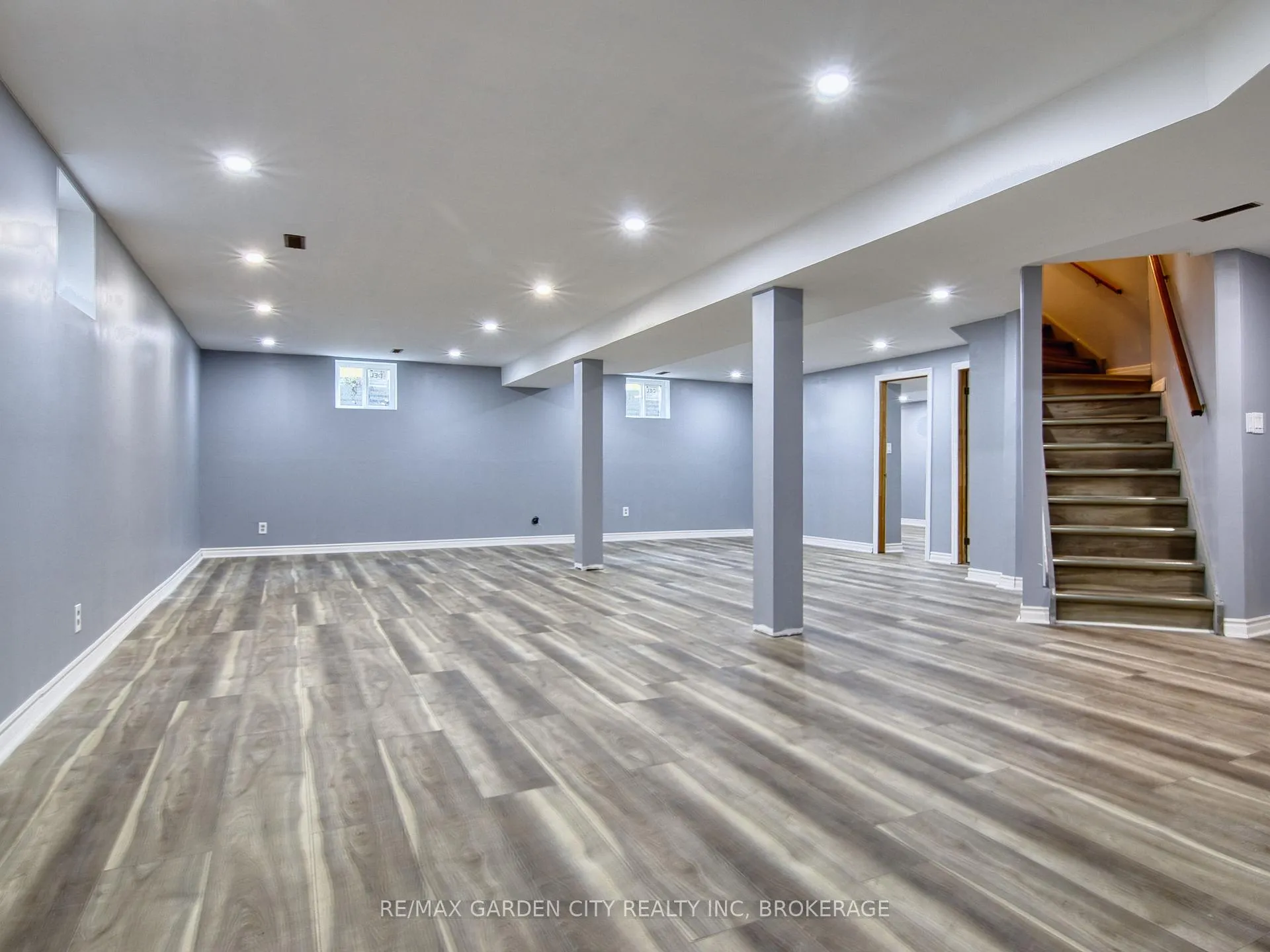 Photo 29 of 20 Chessington Street, St. Catharines, Grapeview — HOMEH