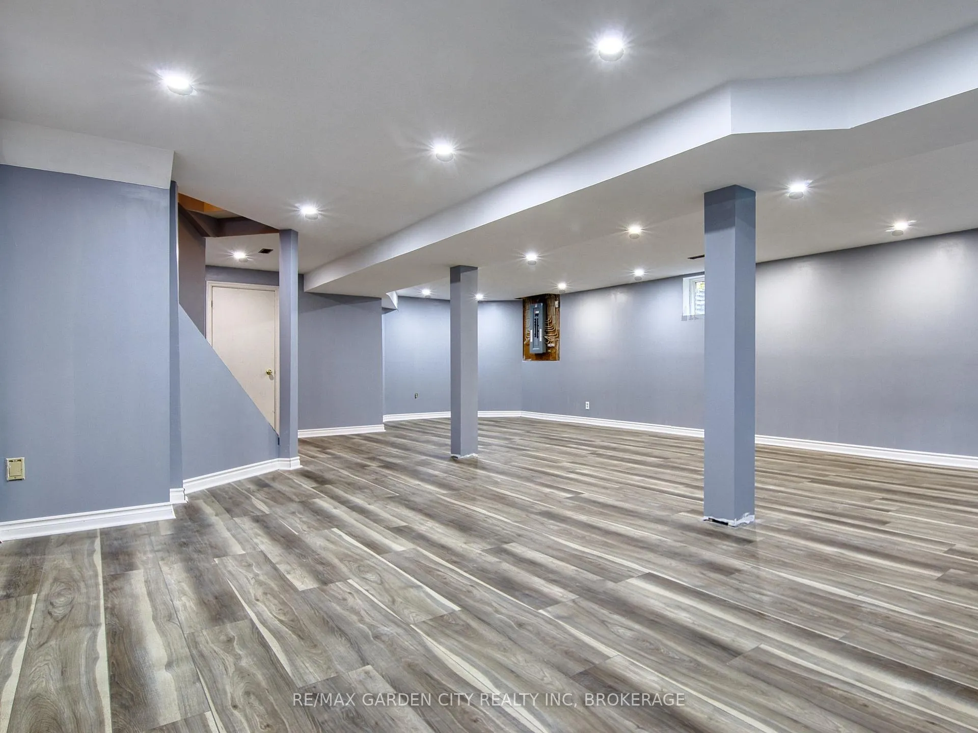 Photo 30 of 20 Chessington Street, St. Catharines, Grapeview — HOMEH