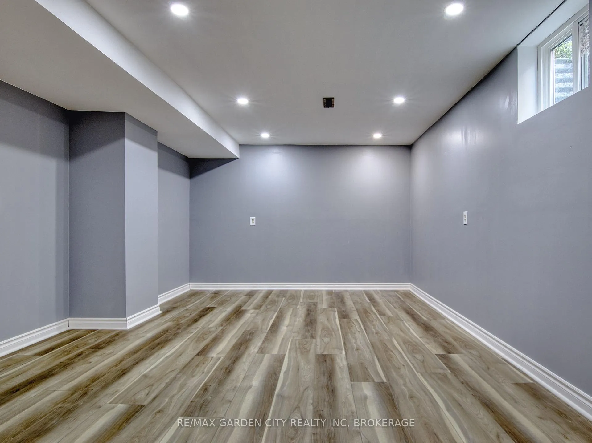 Photo 31 of 20 Chessington Street, St. Catharines, Grapeview — HOMEH
