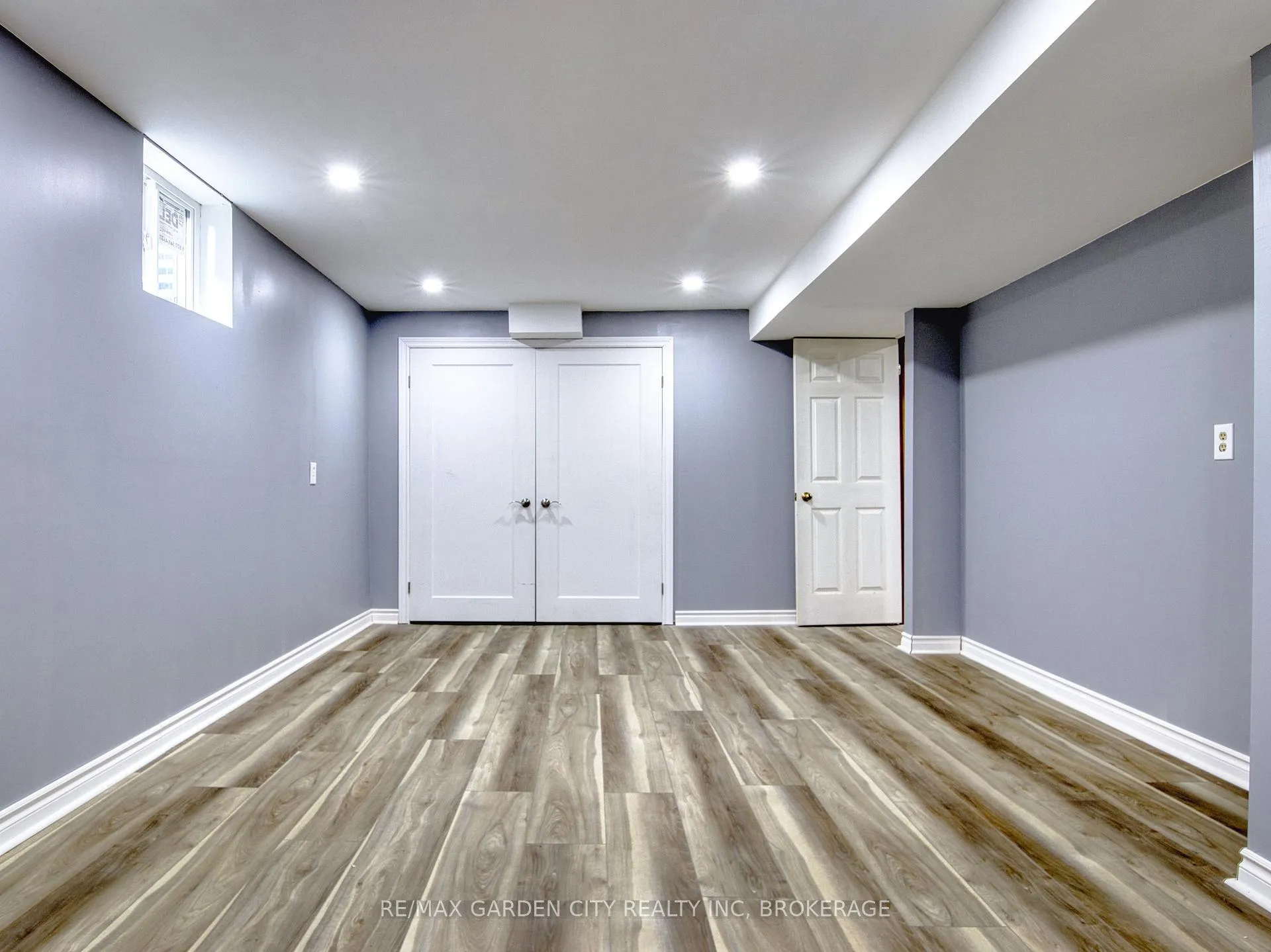 Photo 32 of 20 Chessington Street, St. Catharines, Grapeview — HOMEH