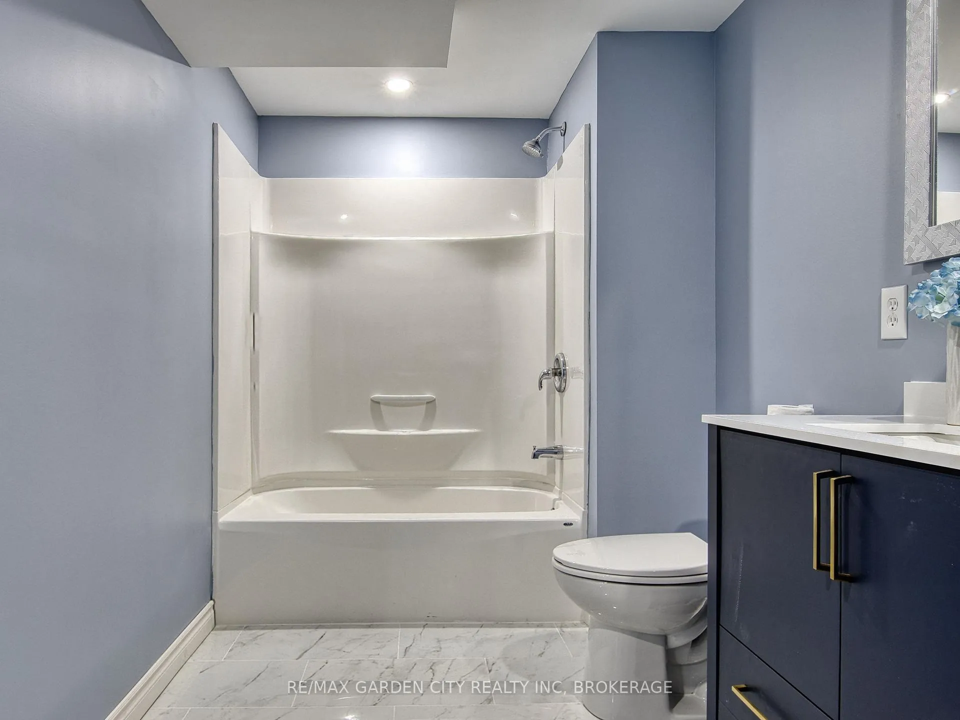 Photo 34 of 20 Chessington Street, St. Catharines, Grapeview — HOMEH