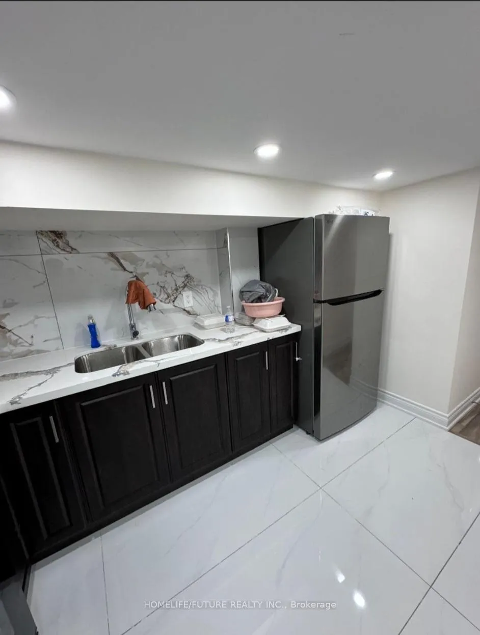 Photo 3 of Unit Bsmt, 44 Liam Lane, Markham, Cedarwood — HOMEH