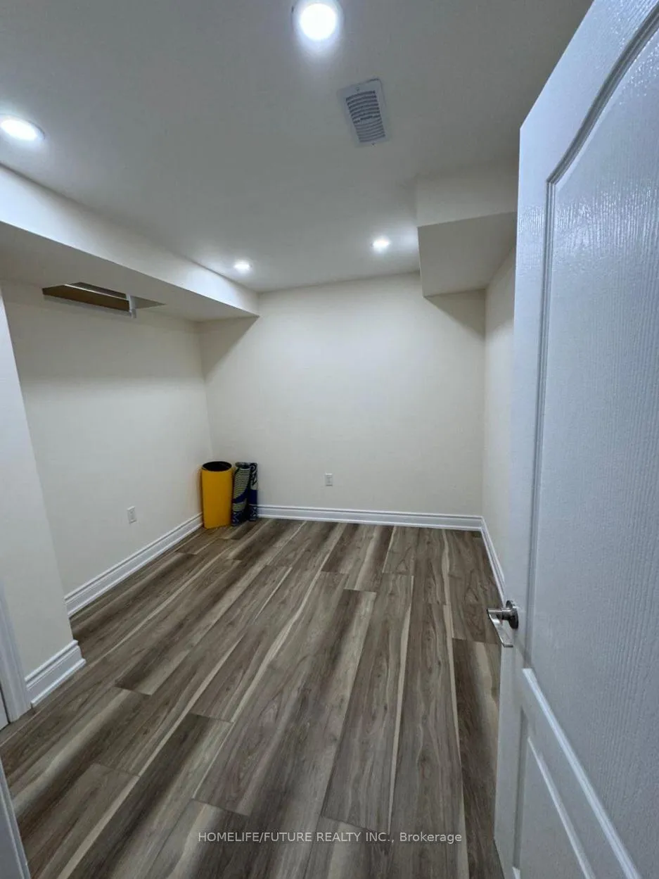 Photo 6 of Unit Bsmt, 44 Liam Lane, Markham, Cedarwood — HOMEH