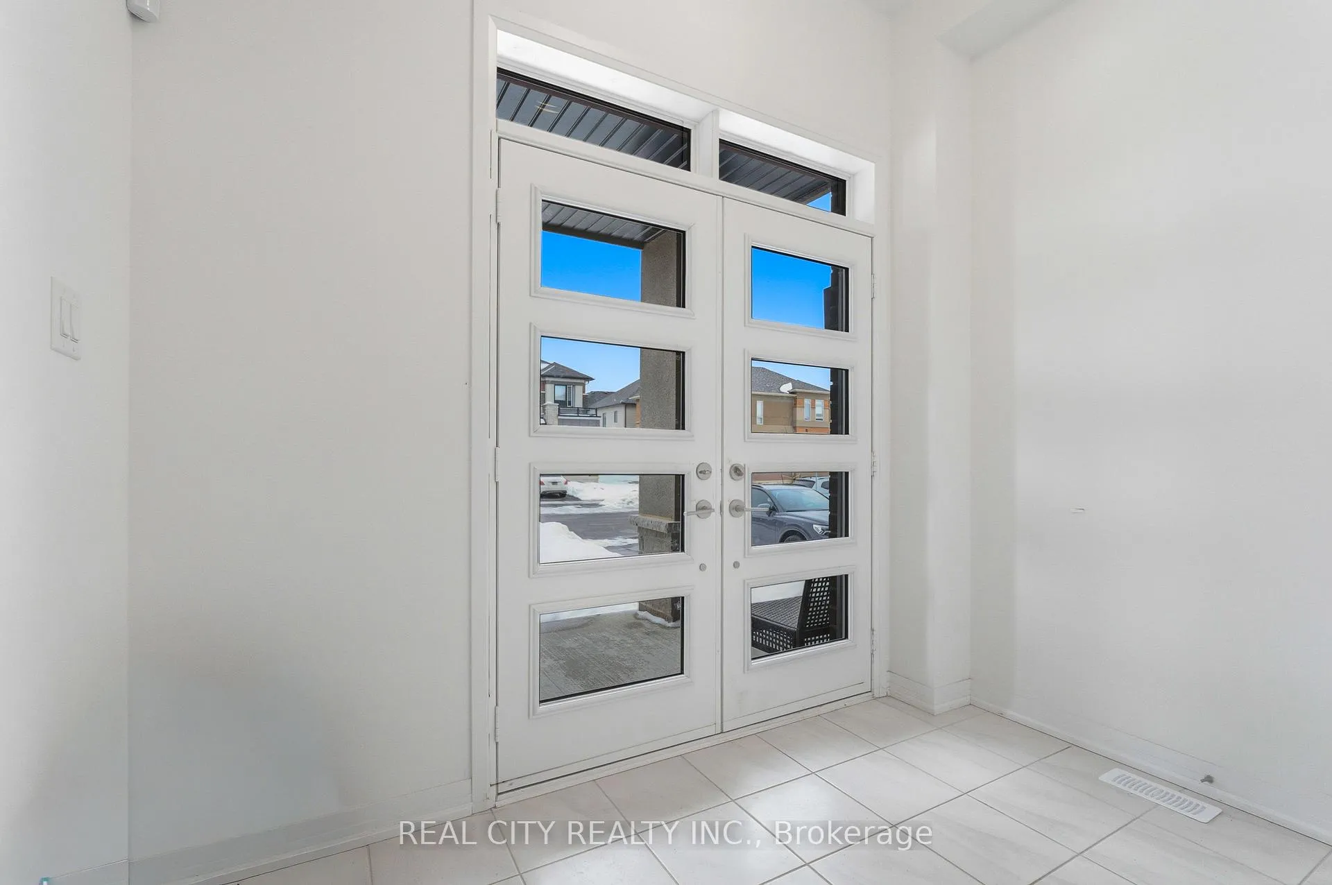 Photo 6 of 72 George Brier Drive E, Brant, Paris — HOMEH