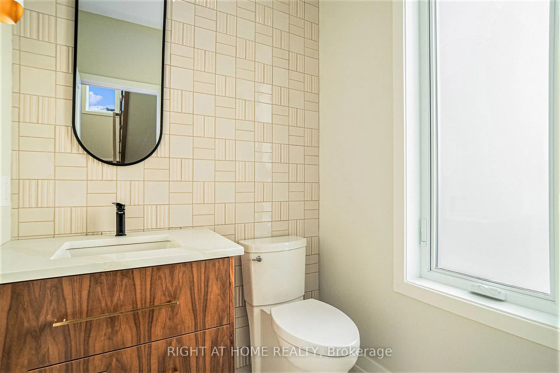 Photo 12 of 583 Codd's Road N, Ottawa, CFB Rockcliffe and Area — HOMEH