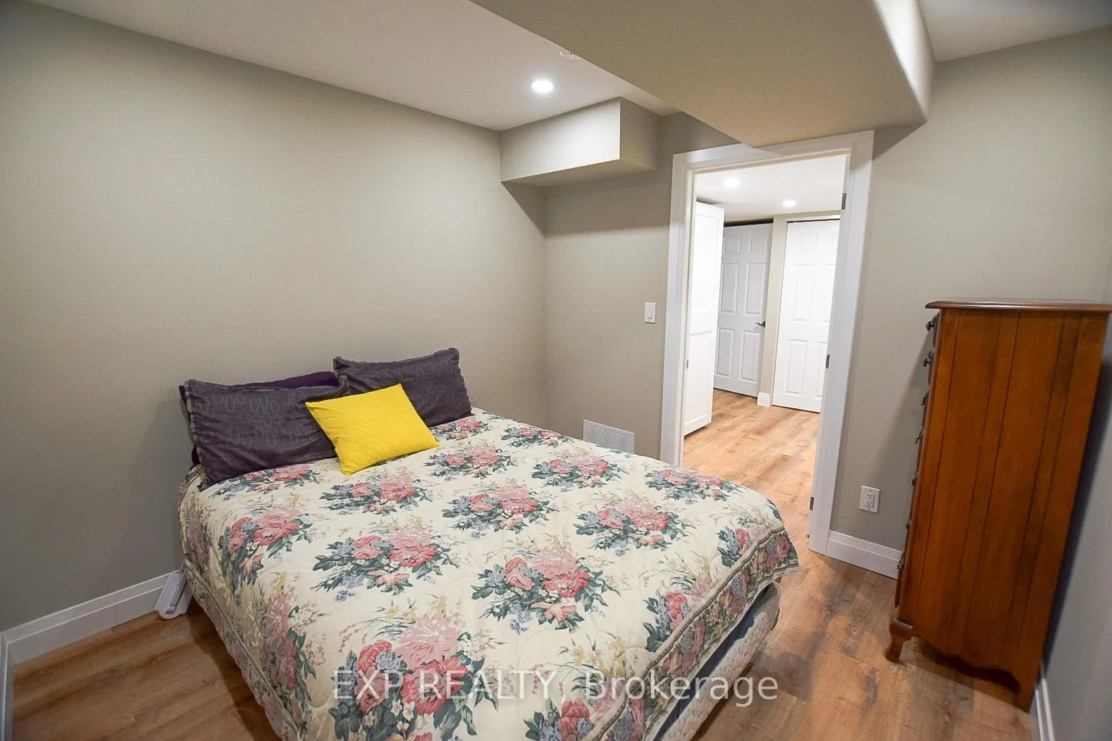Photo 33 of 109 Strabane Avenue, Barrie, Codrington — HOMEH