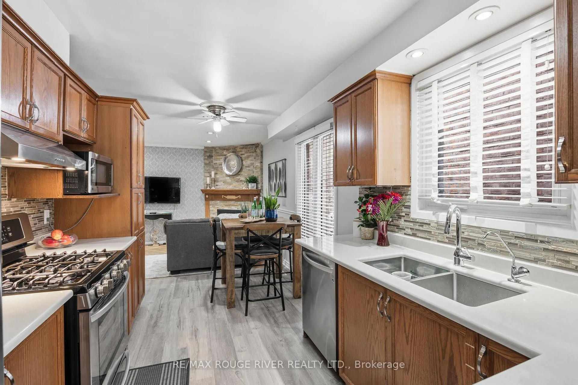 Photo 12 of 767 Hampton Court, Pickering, West Shore — HOMEH
