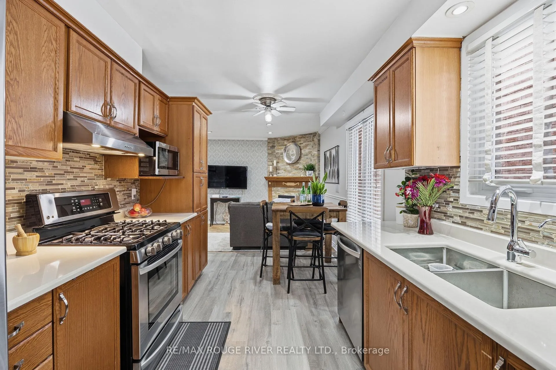 Photo 13 of 767 Hampton Court, Pickering, West Shore — HOMEH