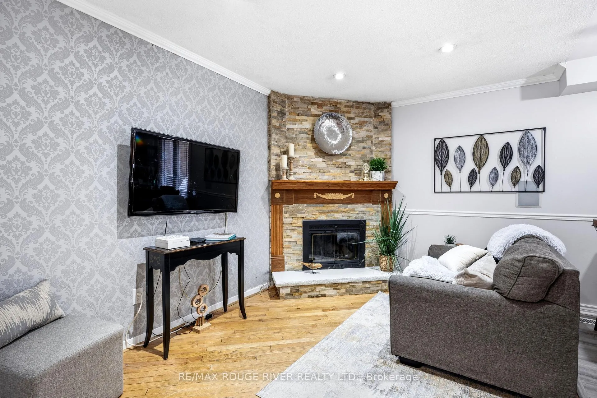 Photo 18 of 767 Hampton Court, Pickering, West Shore — HOMEH