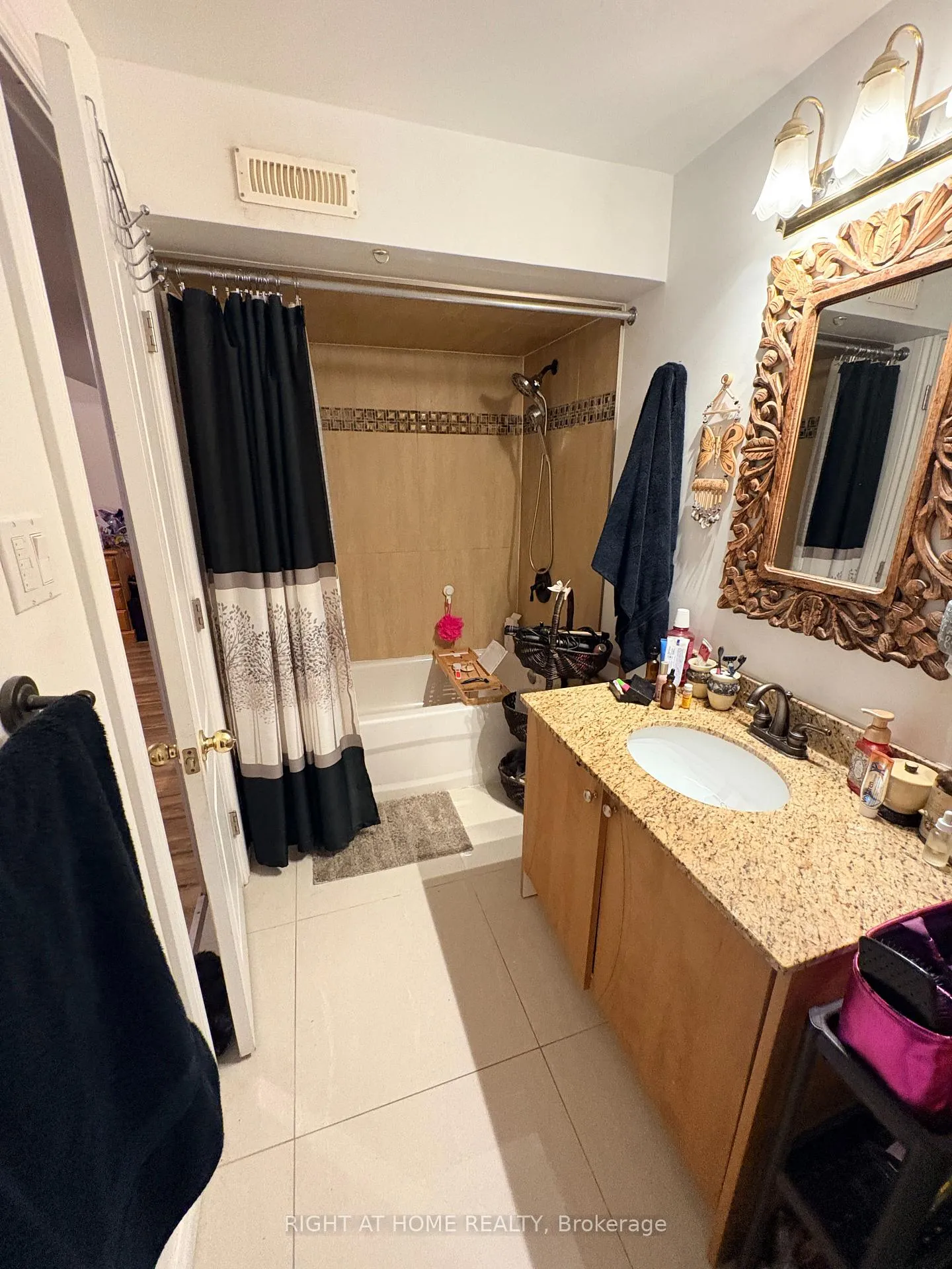 Photo 10 of 86 Peter Street, Markham, Old Markham Village — HOMEH