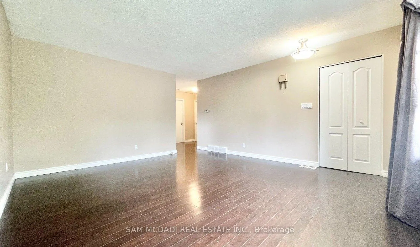 Photo 2 of 257 Thorncrest Drive, Waterloo — HOMEH