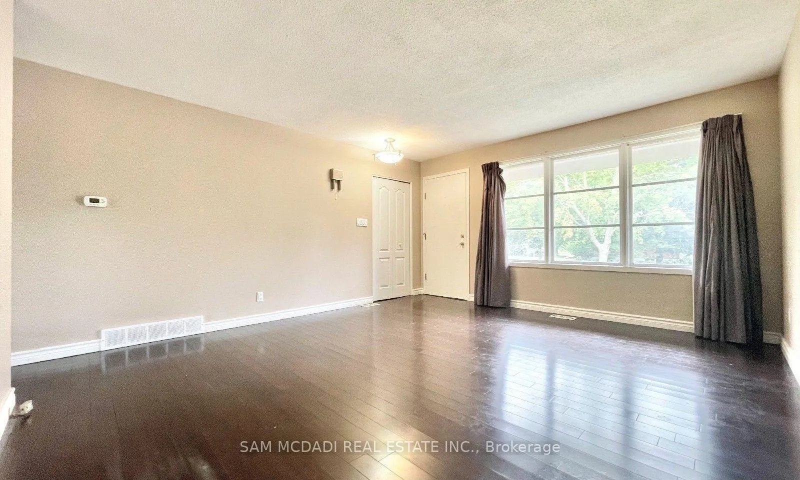 Photo 4 of 257 Thorncrest Drive, Waterloo — HOMEH