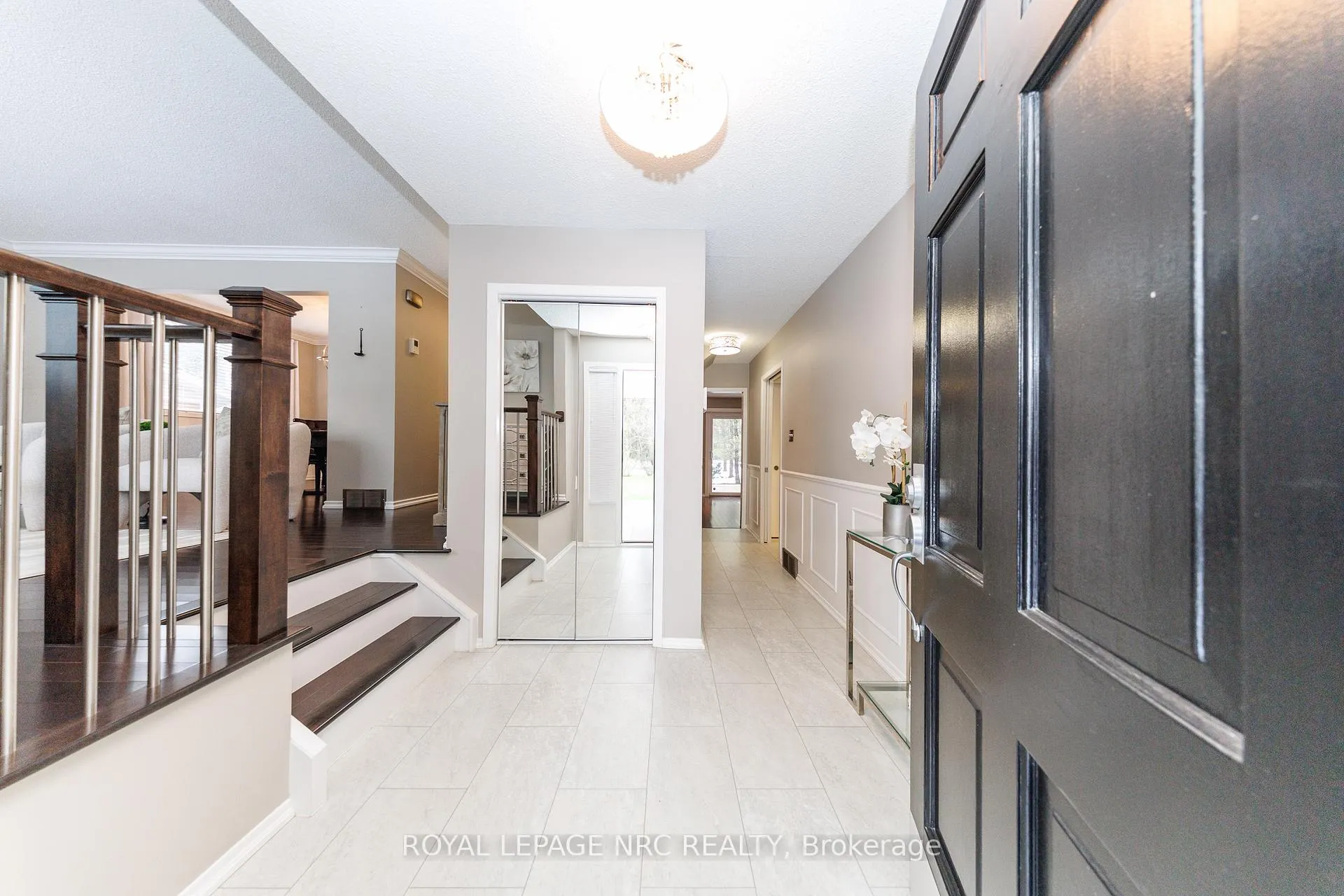 Photo 2 of 28 Spruceside Crescent, Pelham, Fonthill — HOMEH