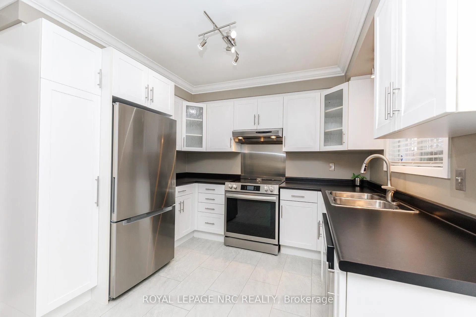 Photo 9 of 28 Spruceside Crescent, Pelham, Fonthill — HOMEH