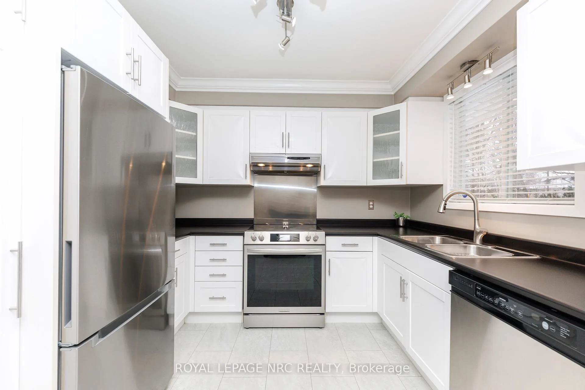 Photo 10 of 28 Spruceside Crescent, Pelham, Fonthill — HOMEH
