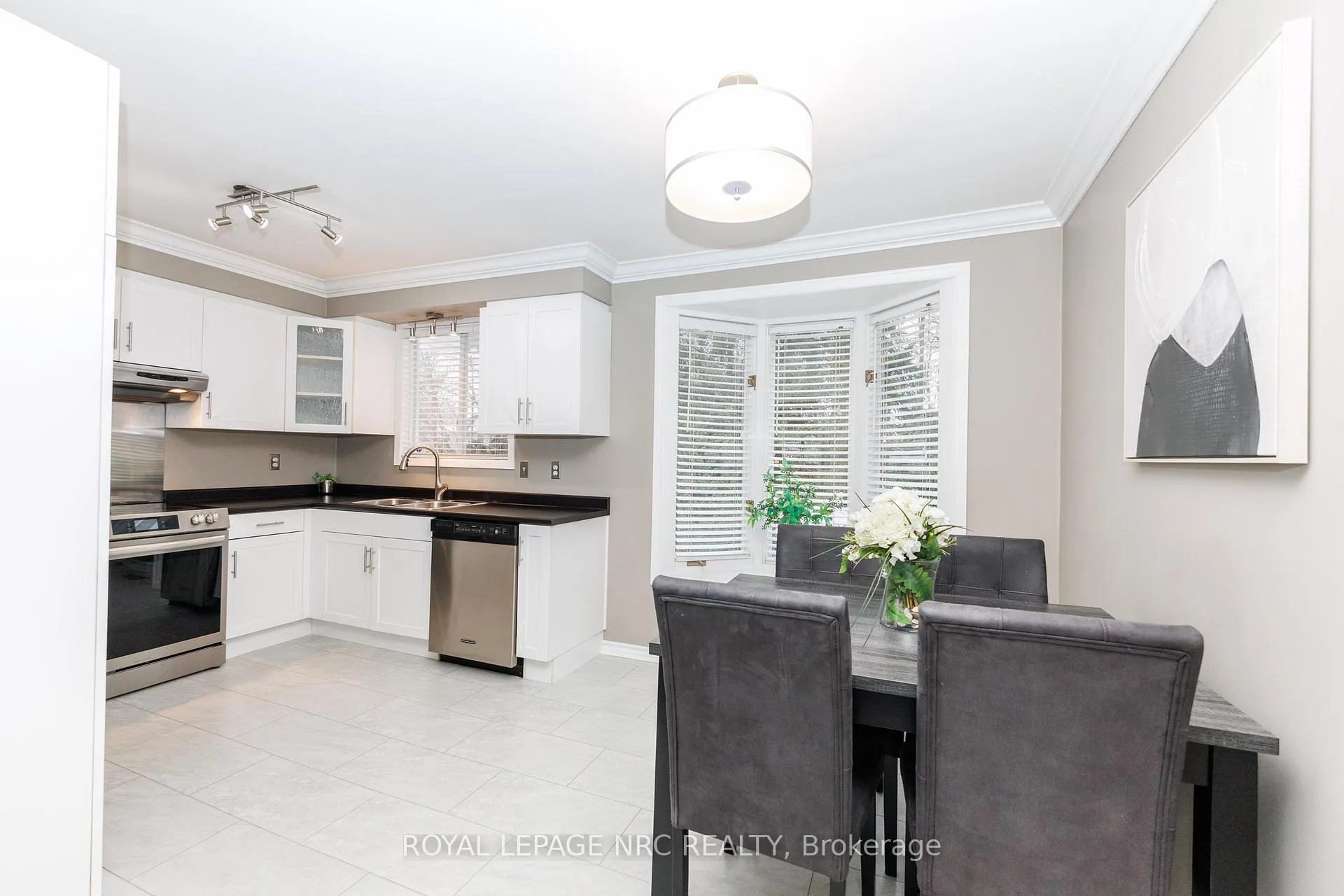 Photo 12 of 28 Spruceside Crescent, Pelham, Fonthill — HOMEH