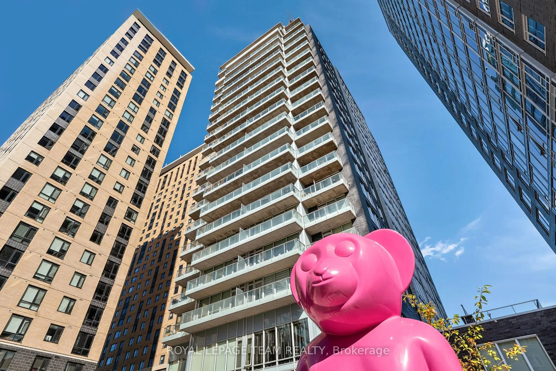 Front of Unit 1111, 111 Champagne Avenue S