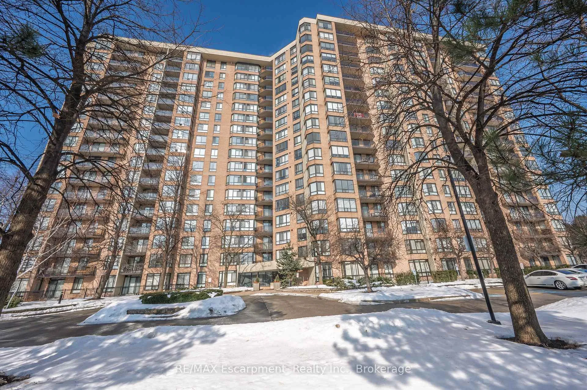 Photo 2 of Unit 809, 20 Cherrytree Drive, Brampton, Fletcher's Creek South — HOMEH