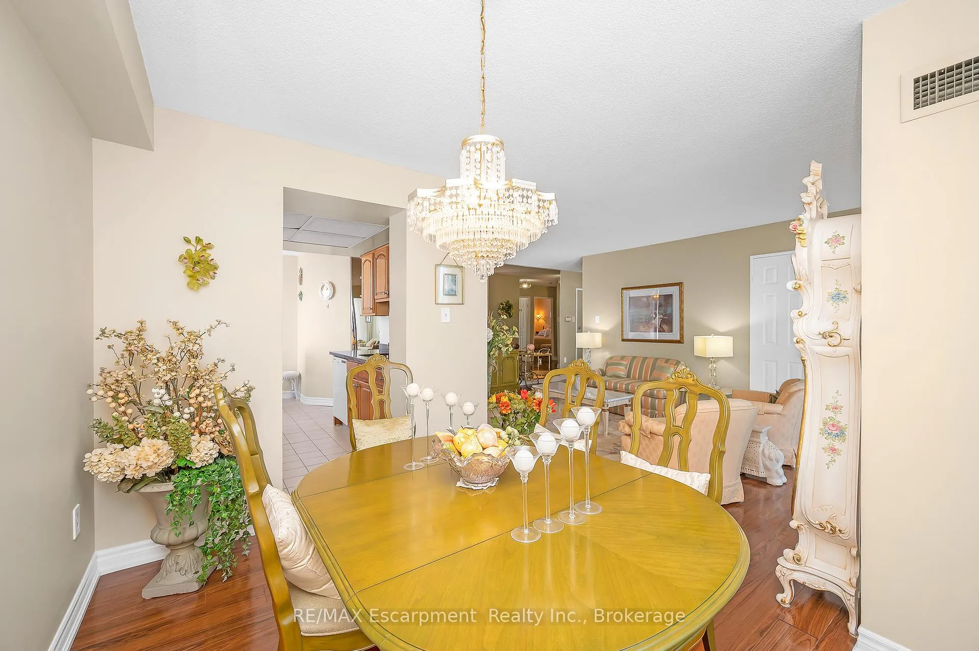 Photo 10 of Unit 809, 20 Cherrytree Drive, Brampton, Fletcher's Creek South — HOMEH