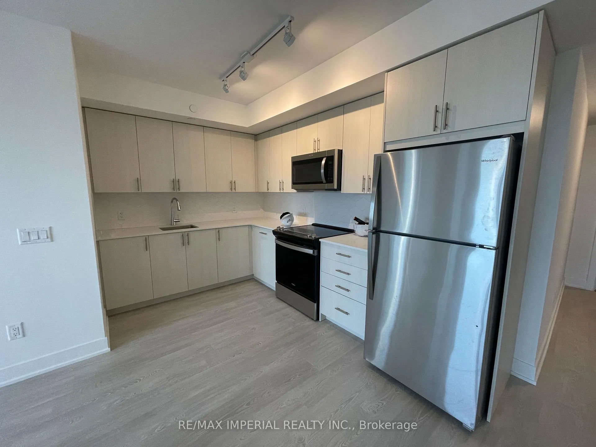 Photo 2 of Unit 808, 2545 Simcoe Street N, Oshawa, Windfields — HOMEH