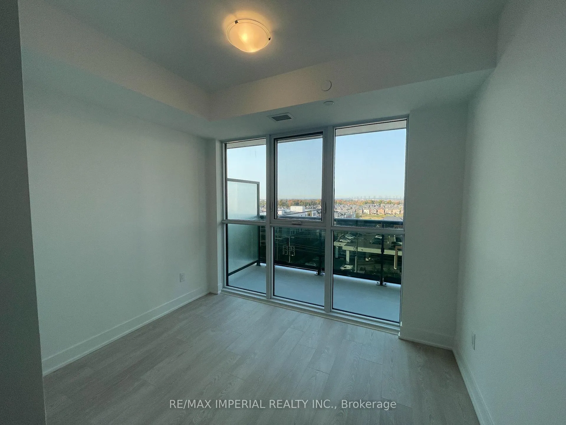 Photo 4 of Unit 808, 2545 Simcoe Street N, Oshawa, Windfields — HOMEH