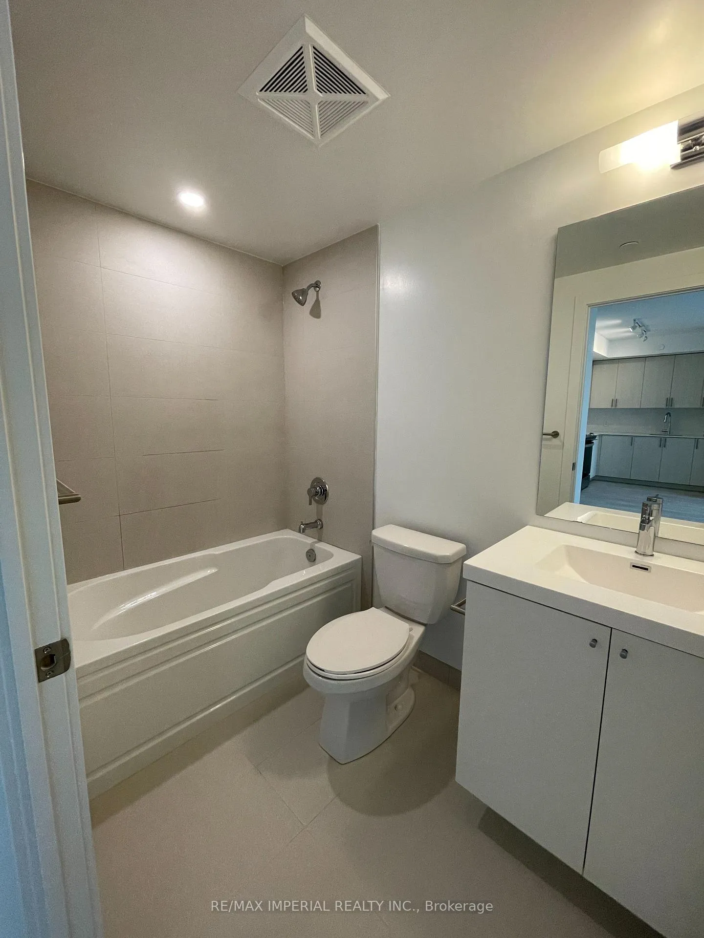Photo 6 of Unit 808, 2545 Simcoe Street N, Oshawa, Windfields — HOMEH