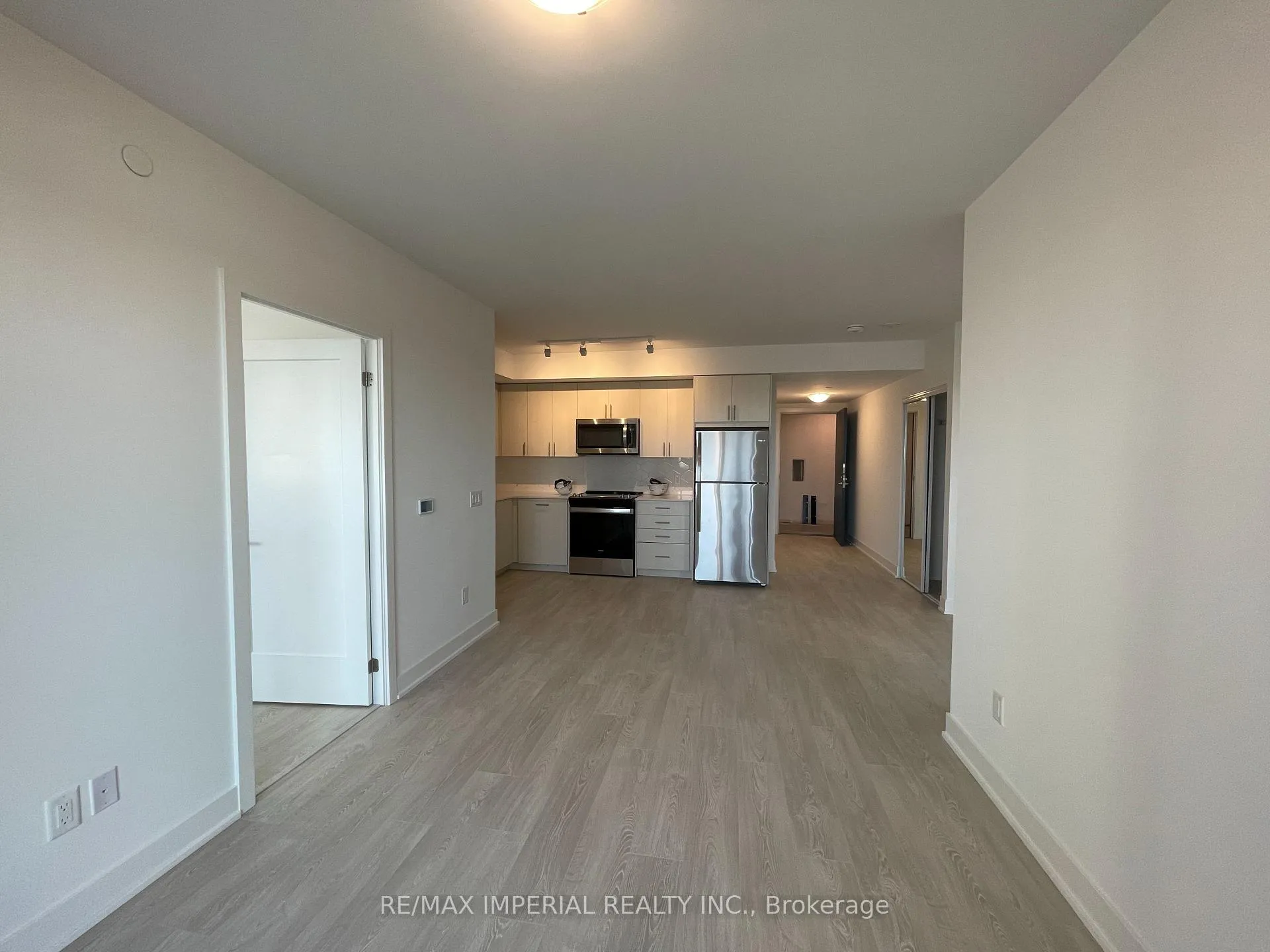 Photo 7 of Unit 808, 2545 Simcoe Street N, Oshawa, Windfields — HOMEH