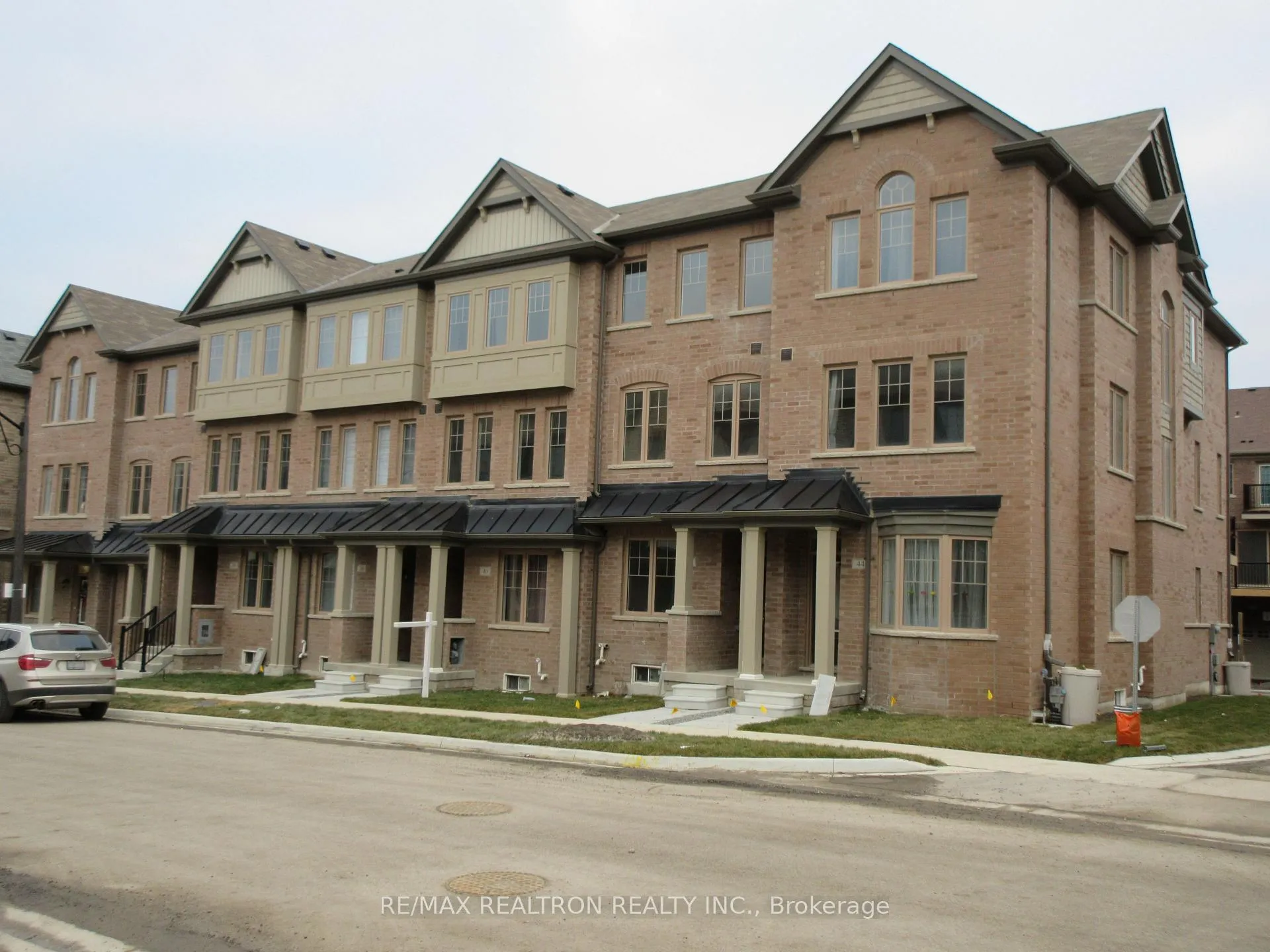 Photo 1 of 42 Robert Joffre Leet Avenue, Markham, Cornell — HOMEH