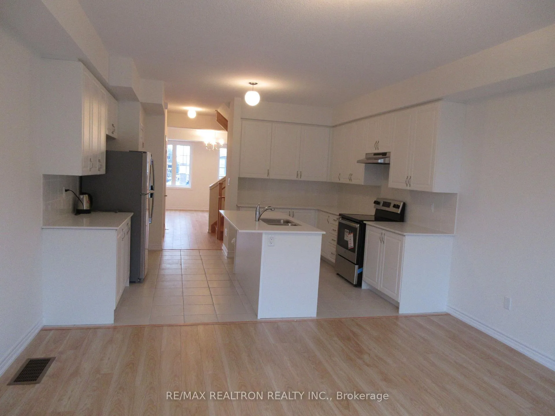 Photo 3 of 42 Robert Joffre Leet Avenue, Markham, Cornell — HOMEH