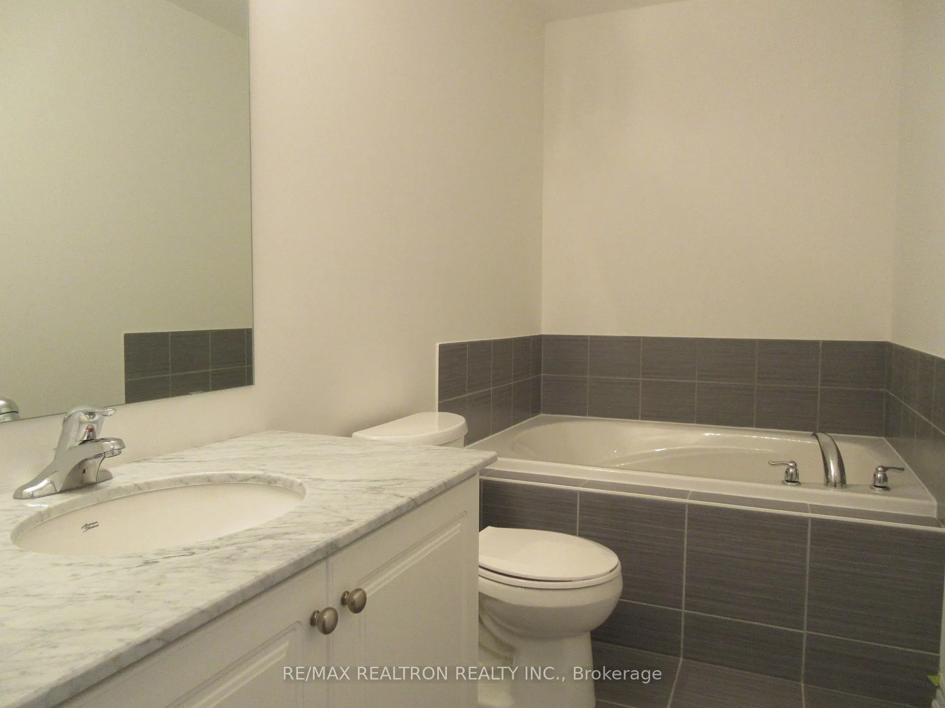 Photo 5 of 42 Robert Joffre Leet Avenue, Markham, Cornell — HOMEH