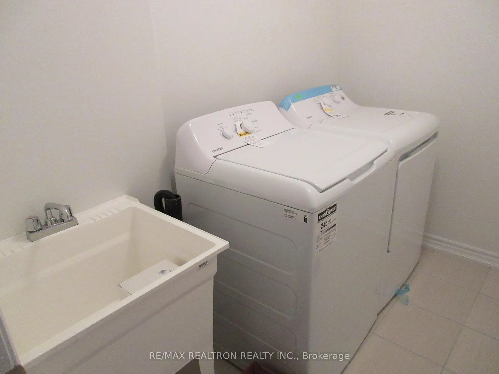 Photo 6 of 42 Robert Joffre Leet Avenue, Markham, Cornell — HOMEH