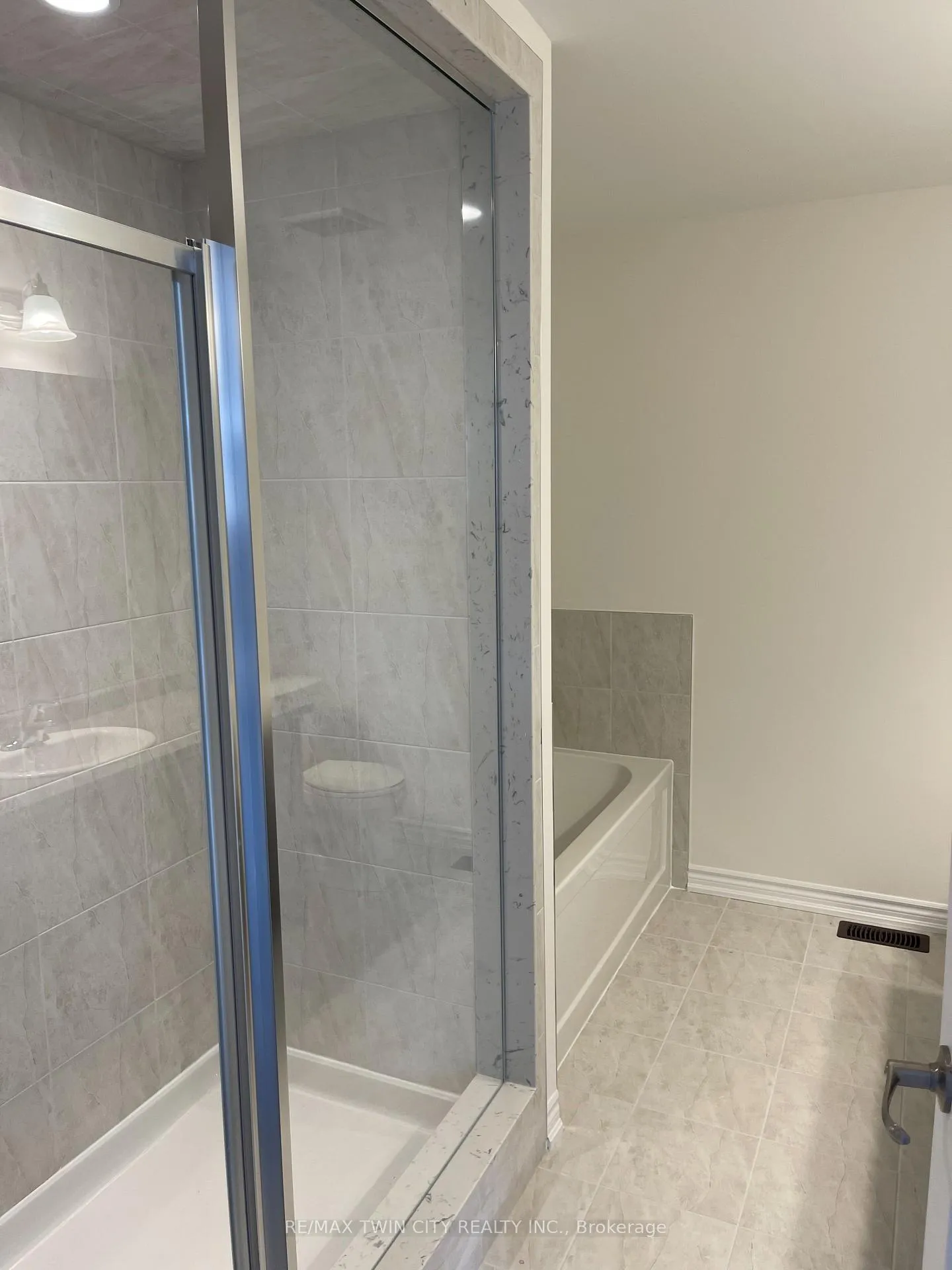 Photo 5 of 107 Flagg Avenue, Brant, Paris — HOMEH