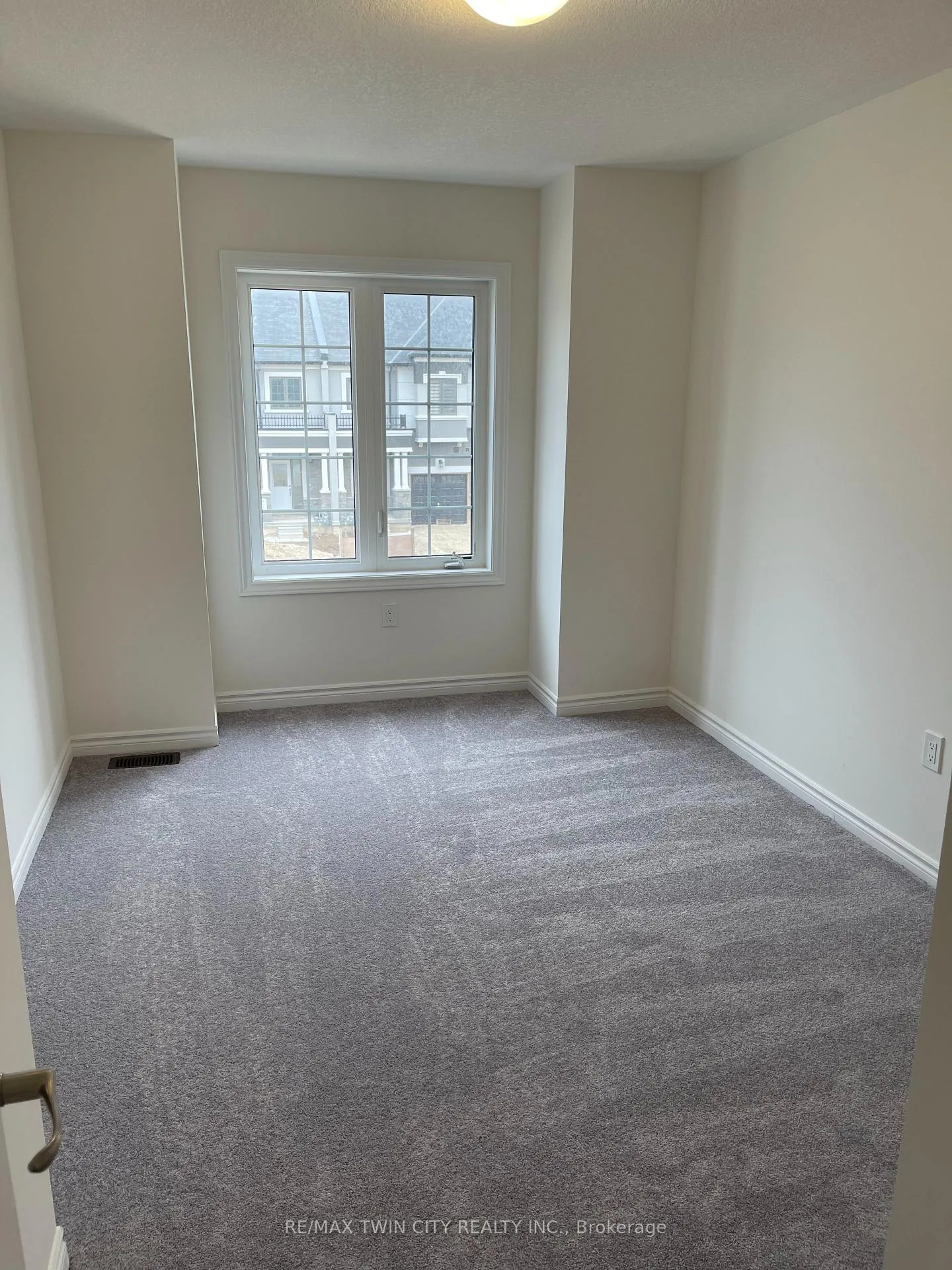Photo 9 of 107 Flagg Avenue, Brant, Paris — HOMEH