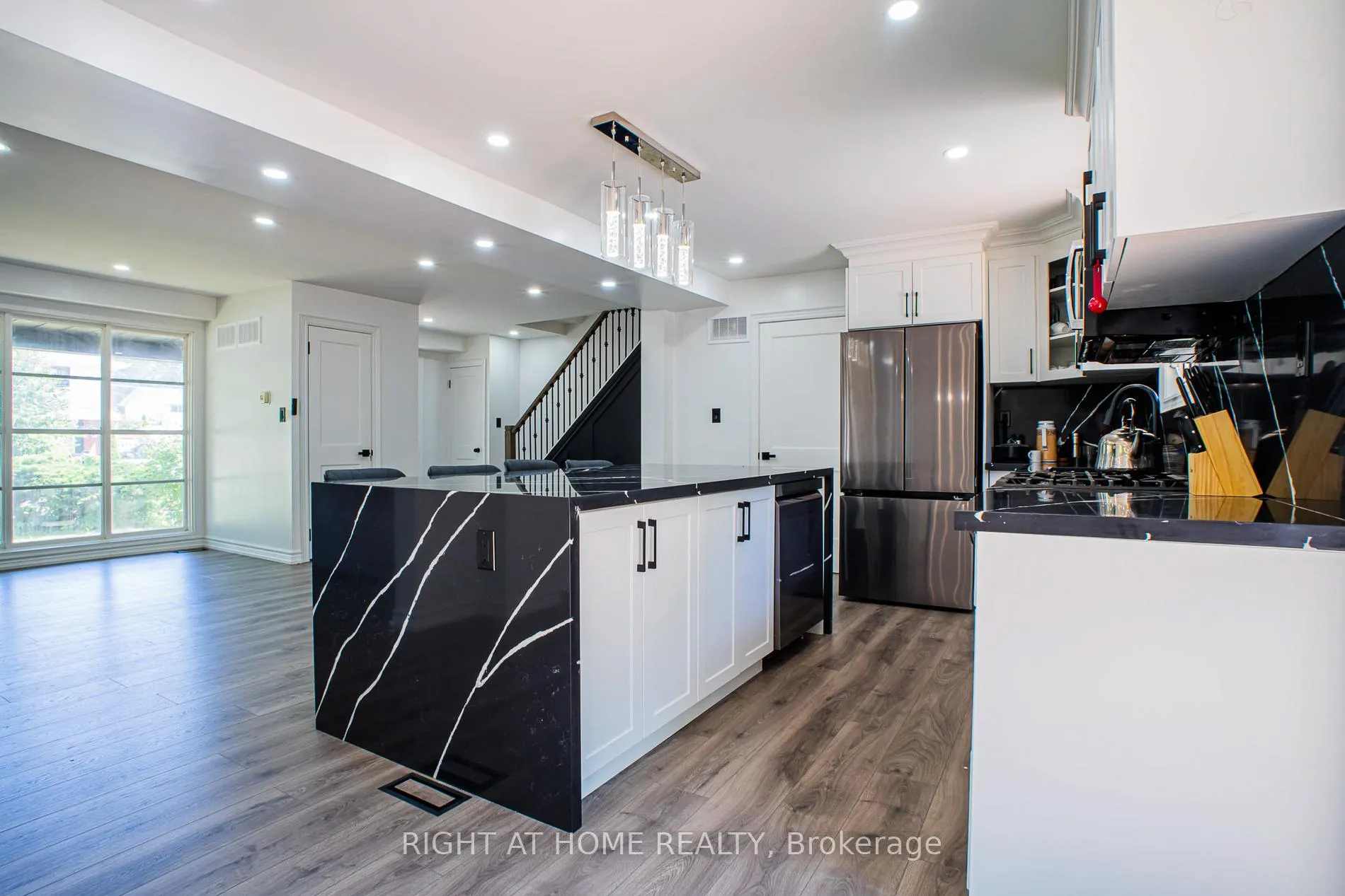 Photo 14 of 77 Elford Crescent, Hamilton, Vincent — HOMEH