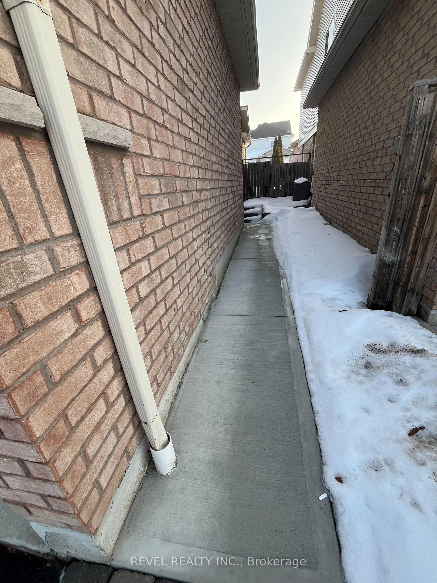 Photo 8 of Unit Basement, 194 Willowbrook Drive, Whitby, Pringle Creek — HOMEH