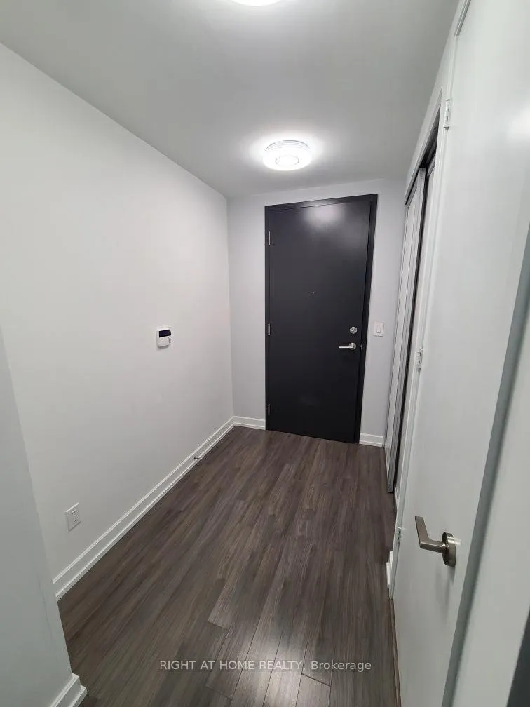 Photo 3 of Unit 425, 377 Madison Avenue, Toronto, Casa Loma — HOMEH