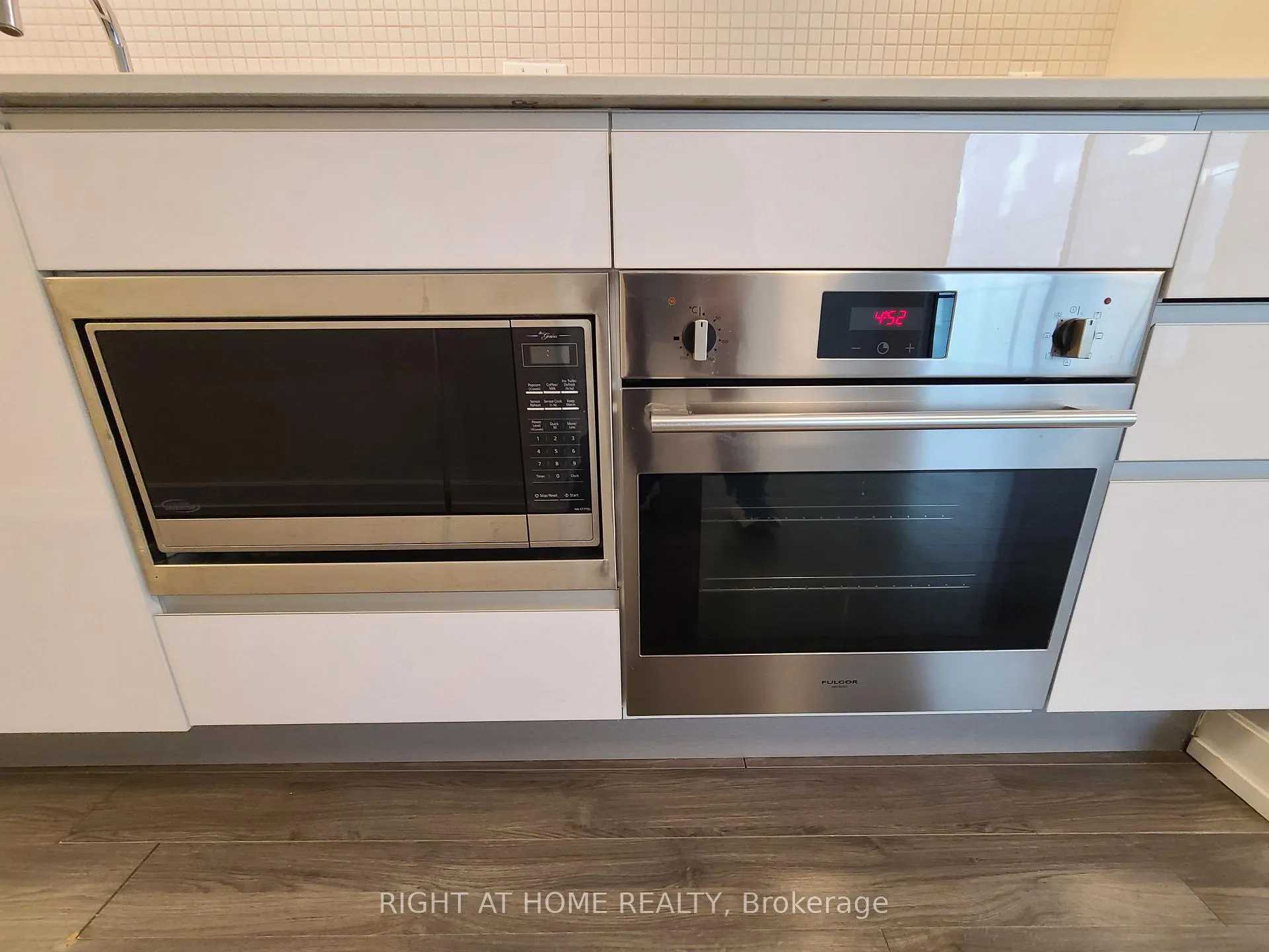 Photo 9 of Unit 425, 377 Madison Avenue, Toronto, Casa Loma — HOMEH