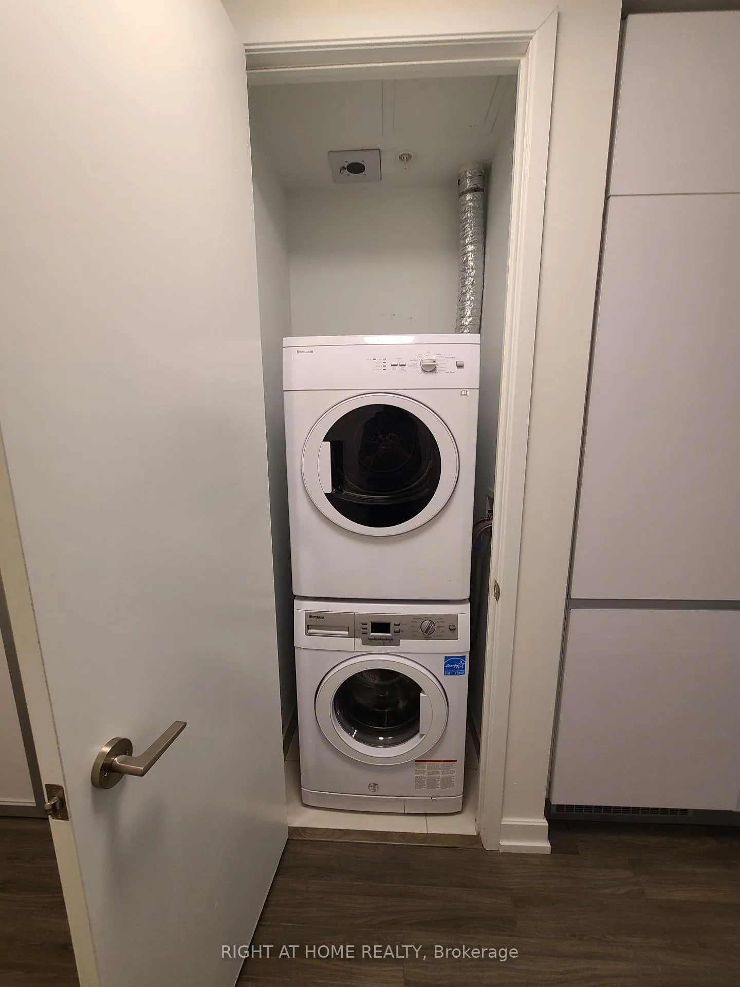 Photo 12 of Unit 425, 377 Madison Avenue, Toronto, Casa Loma — HOMEH