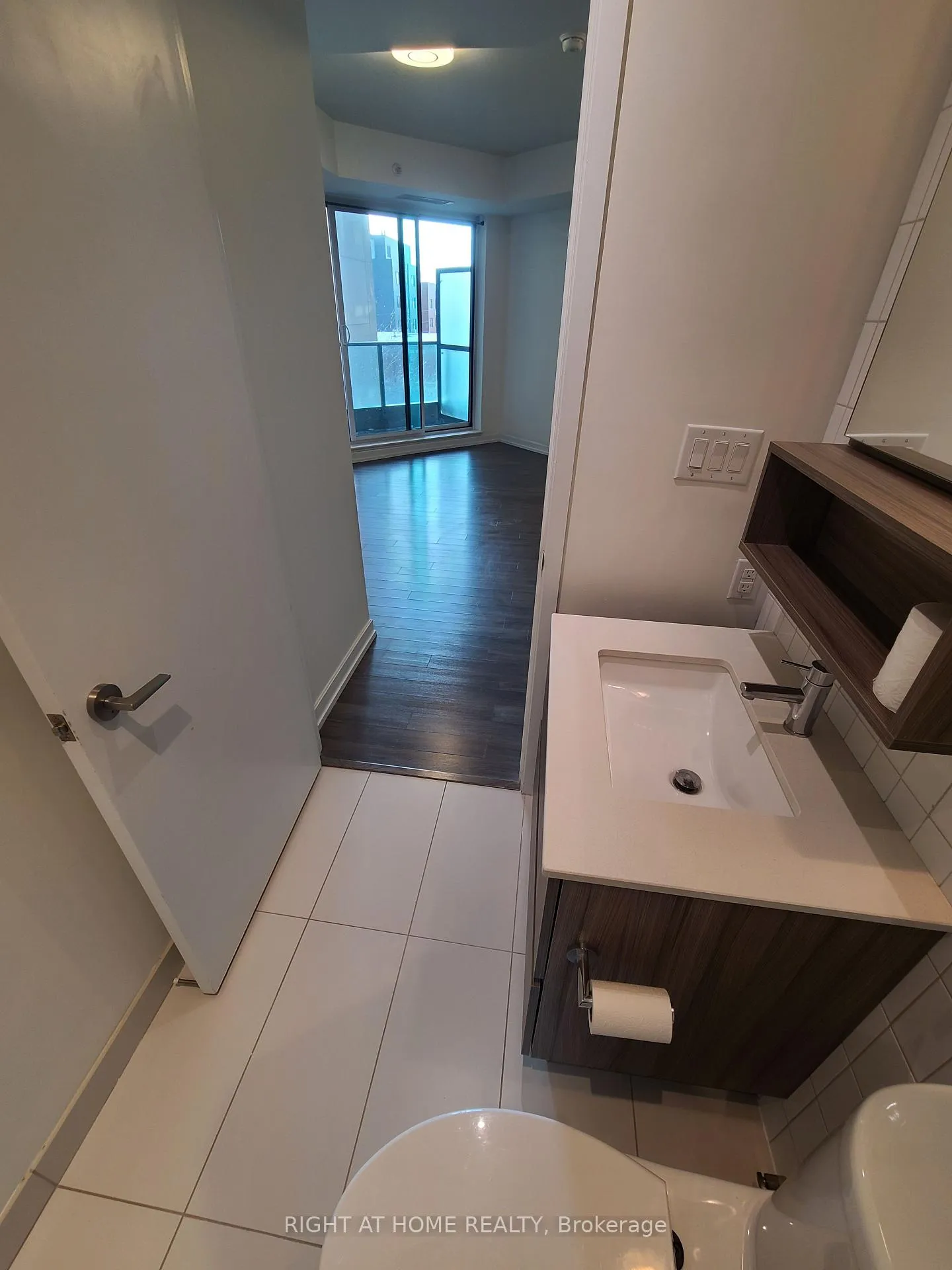 Photo 16 of Unit 425, 377 Madison Avenue, Toronto, Casa Loma — HOMEH