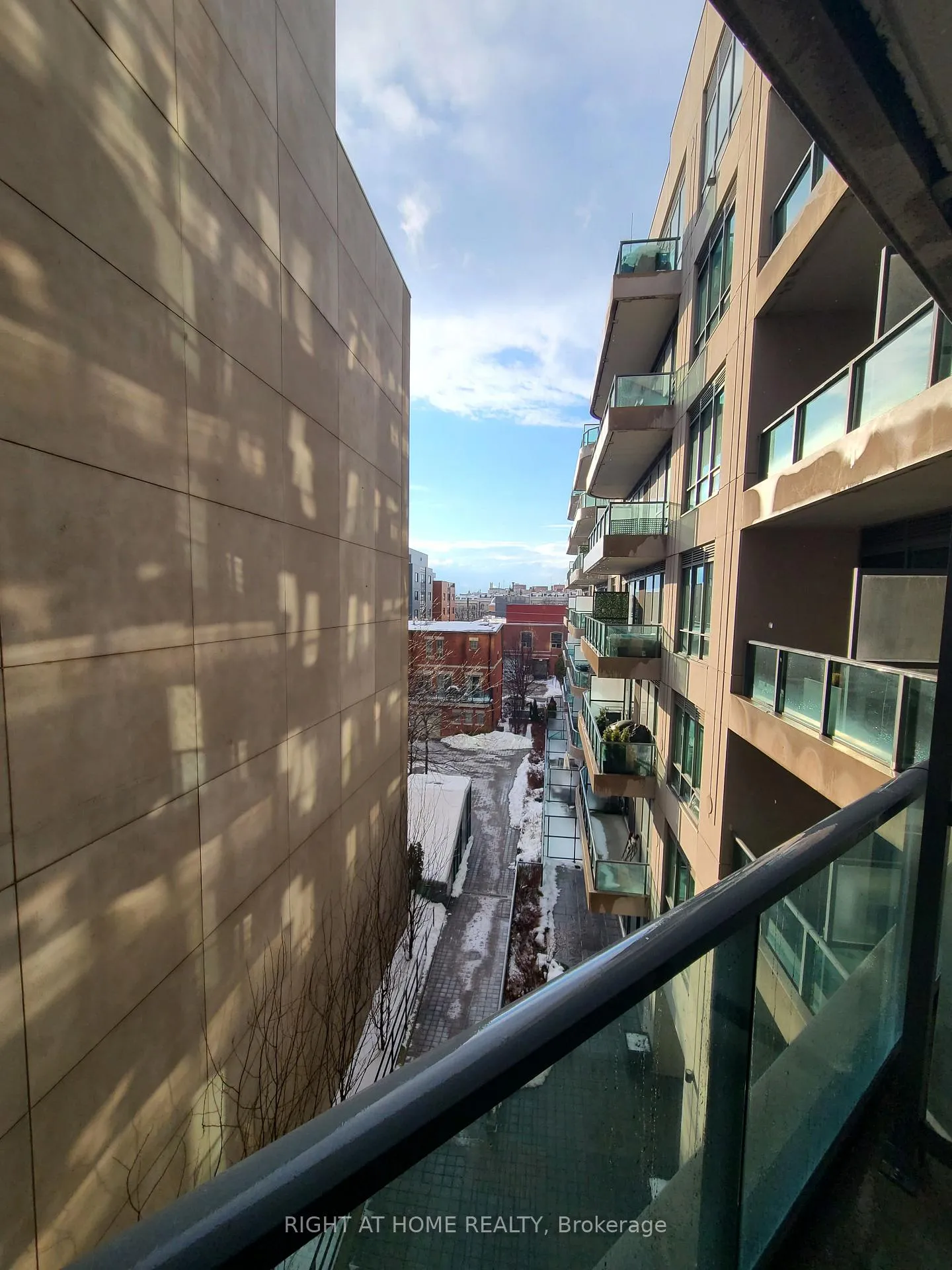 Photo 17 of Unit 425, 377 Madison Avenue, Toronto, Casa Loma — HOMEH