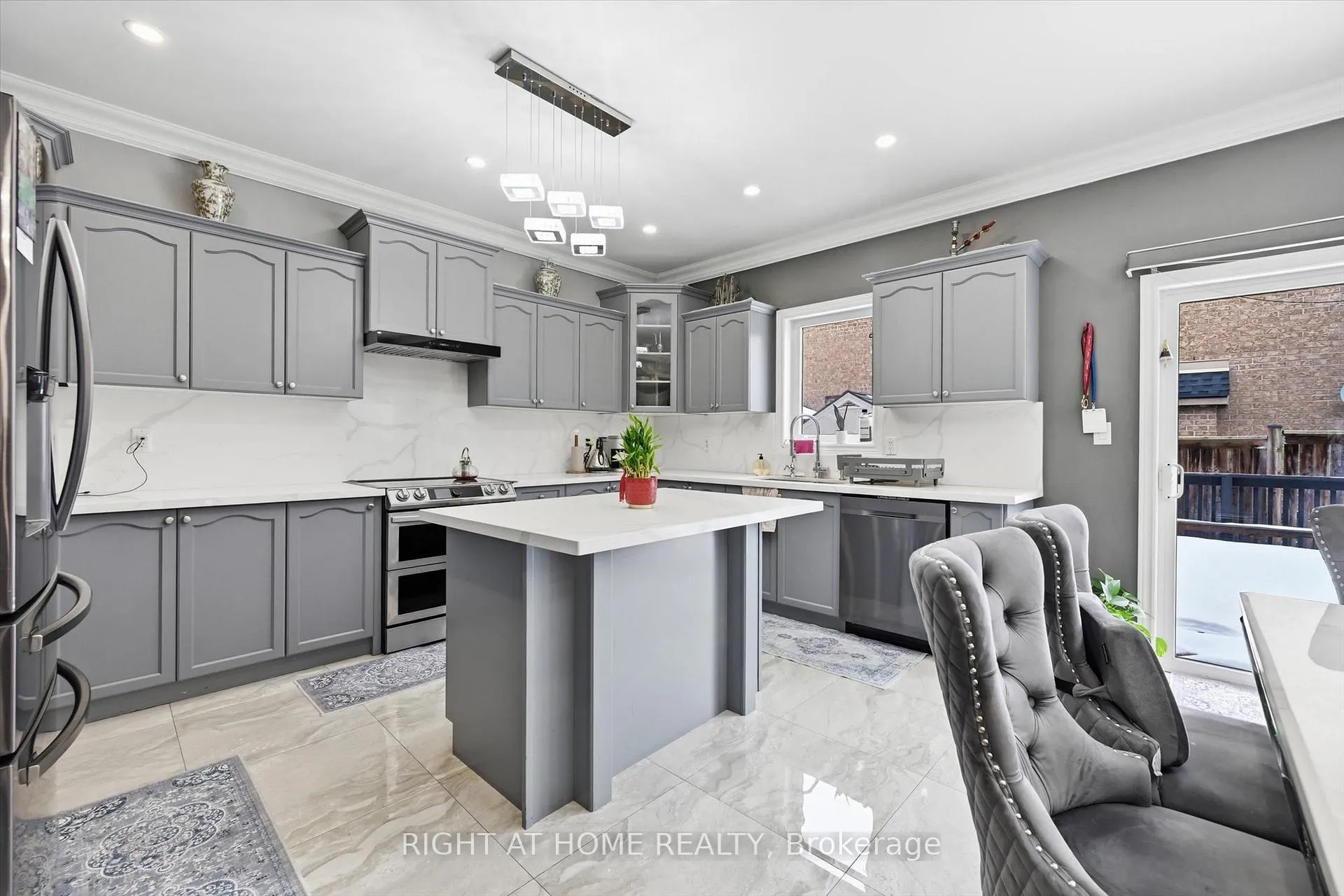 Photo 18 of 456 Valridge Drive, Hamilton, Ancaster — HOMEH