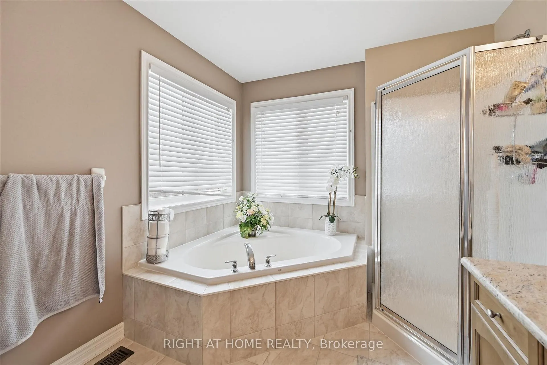 Photo 30 of 456 Valridge Drive, Hamilton, Ancaster — HOMEH