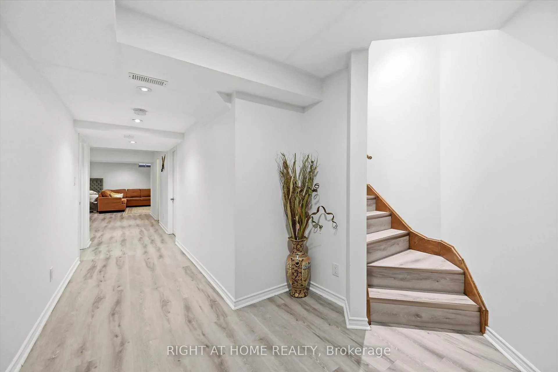 Photo 31 of 456 Valridge Drive, Hamilton, Ancaster — HOMEH