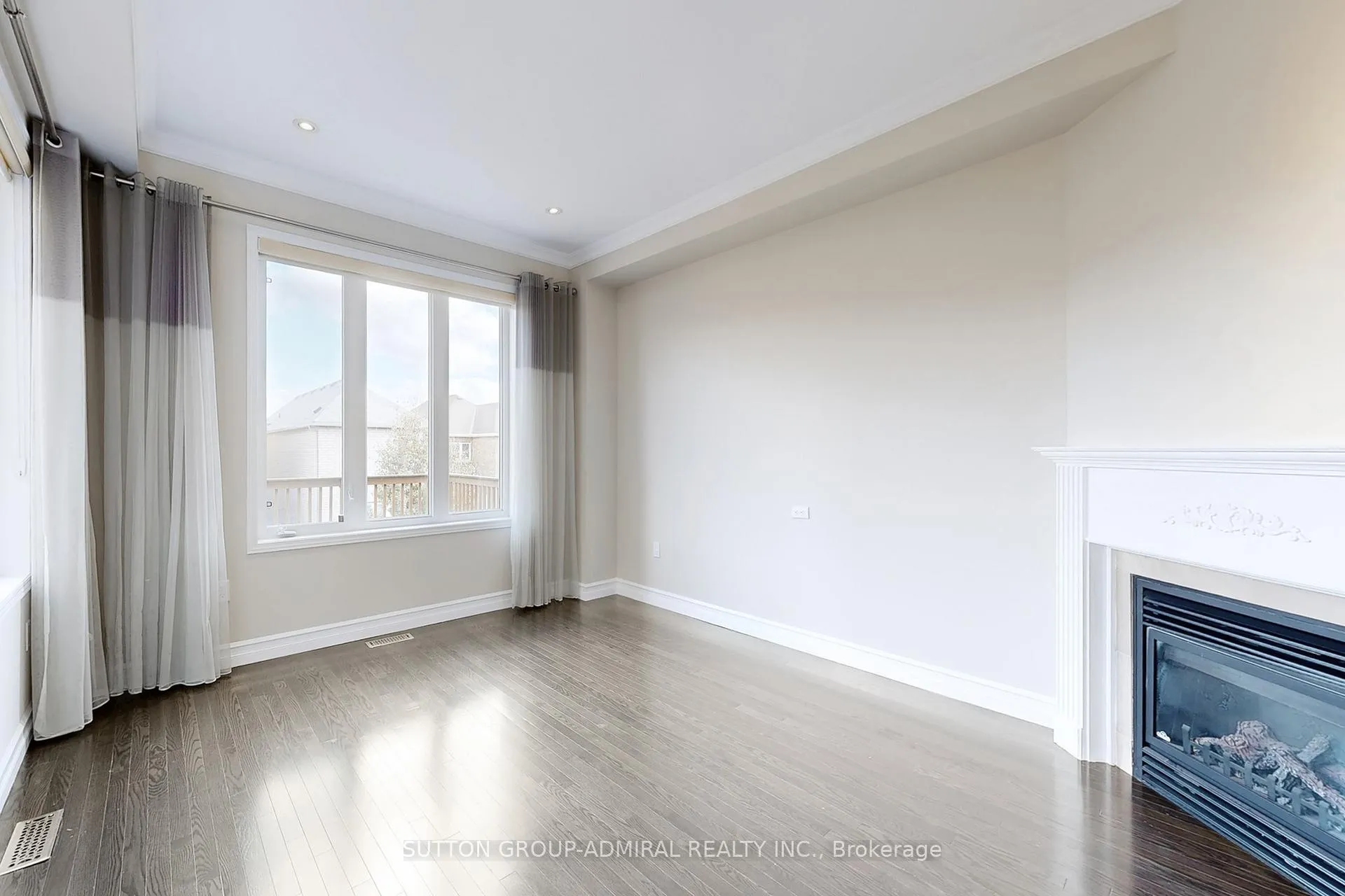 Photo 2 of 106 Big Hill Crescent, Vaughan, Patterson — HOMEH