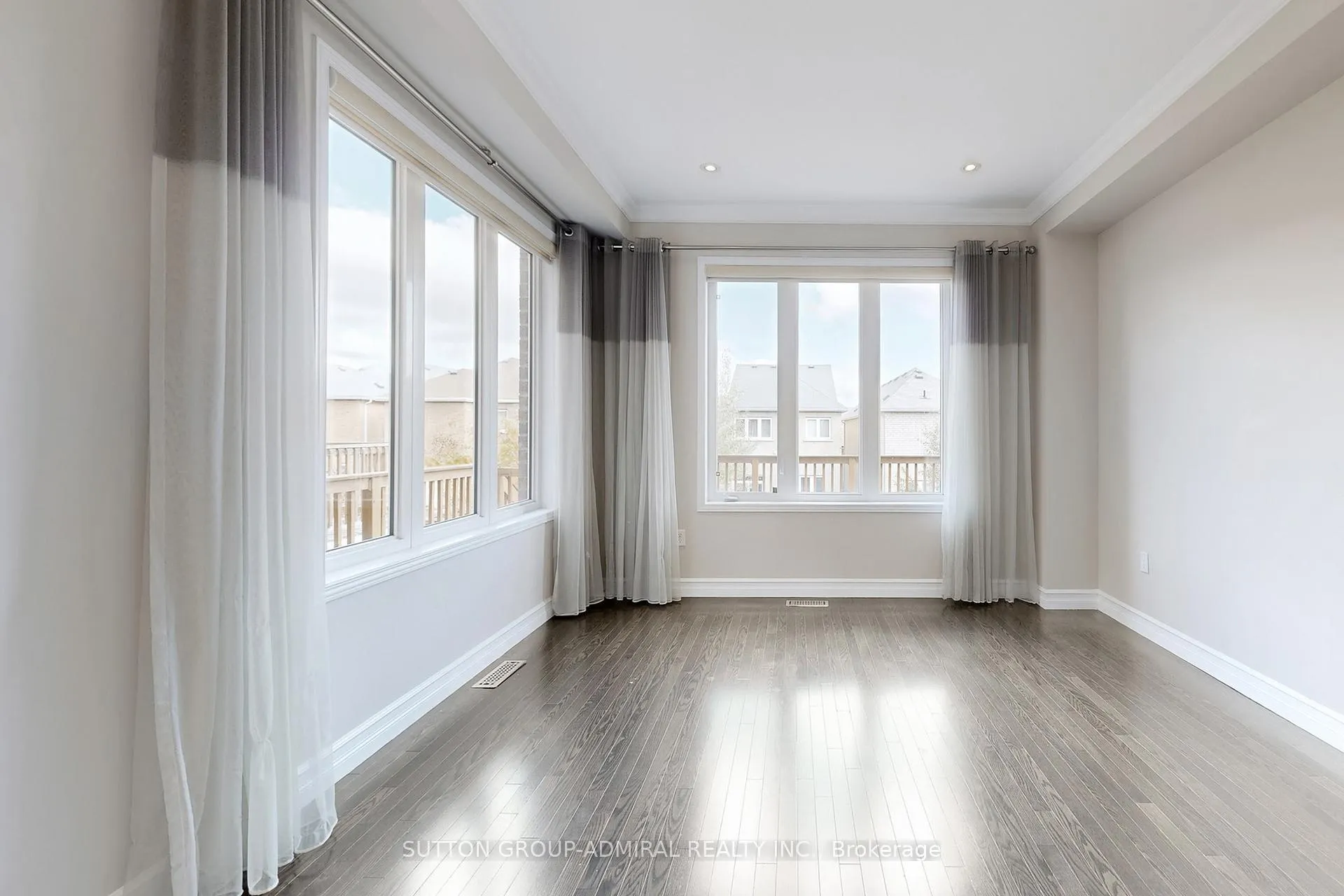 Photo 3 of 106 Big Hill Crescent, Vaughan, Patterson — HOMEH