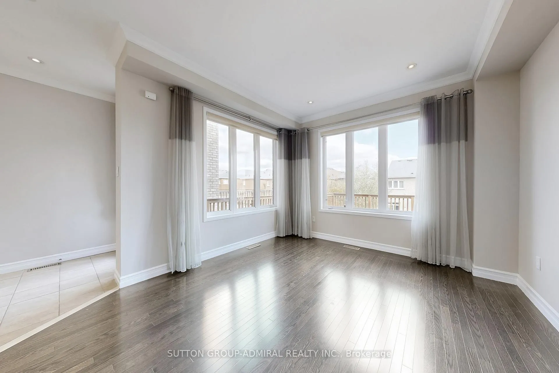 Photo 4 of 106 Big Hill Crescent, Vaughan, Patterson — HOMEH