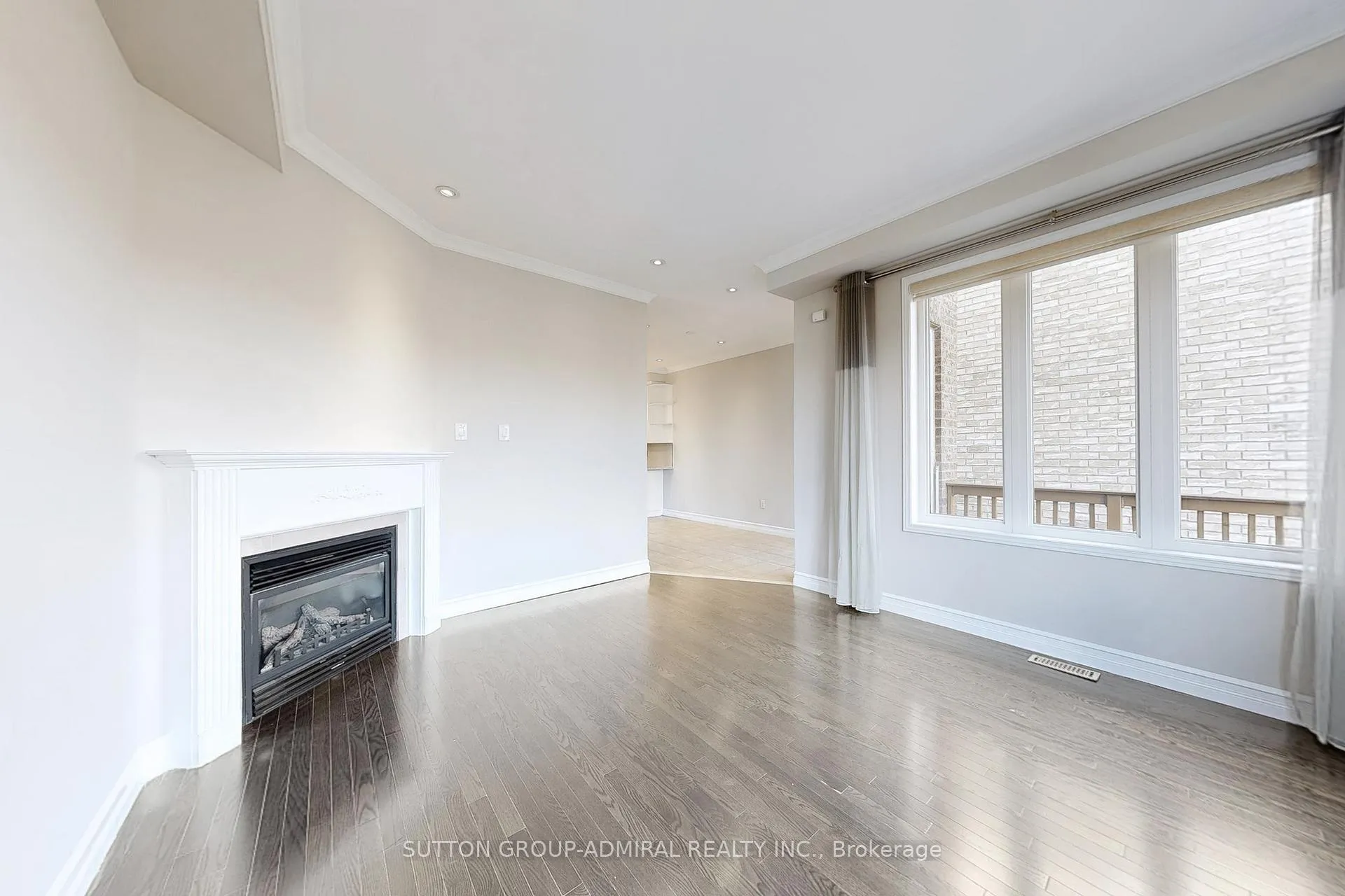 Photo 5 of 106 Big Hill Crescent, Vaughan, Patterson — HOMEH