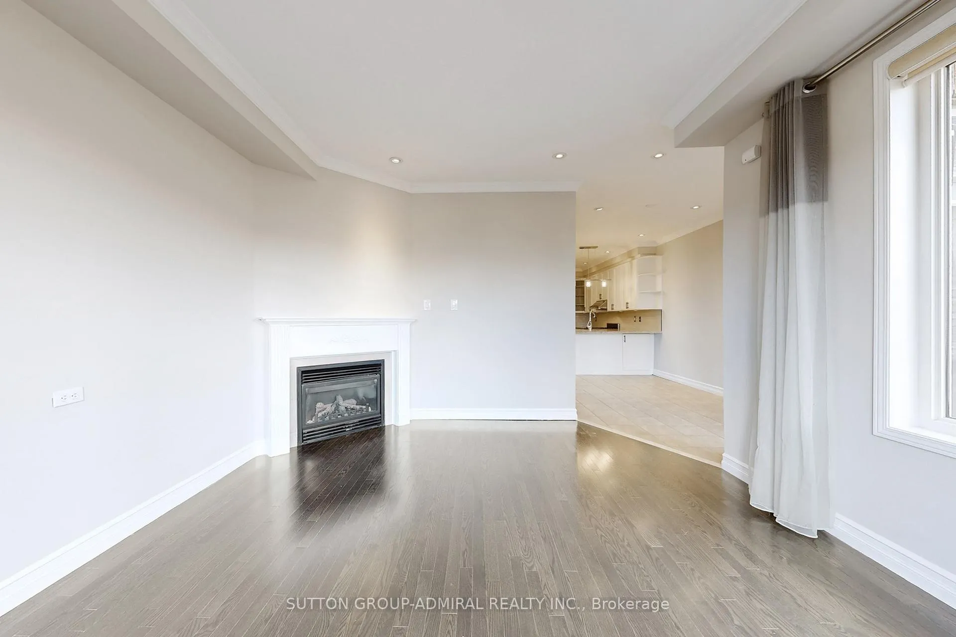Photo 6 of 106 Big Hill Crescent, Vaughan, Patterson — HOMEH