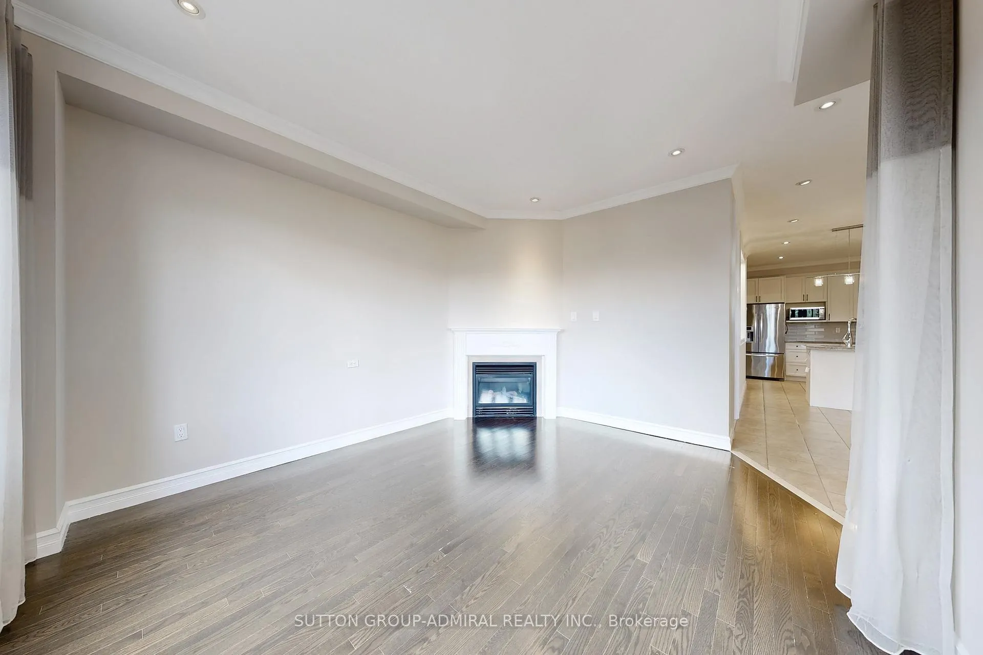 Photo 7 of 106 Big Hill Crescent, Vaughan, Patterson — HOMEH