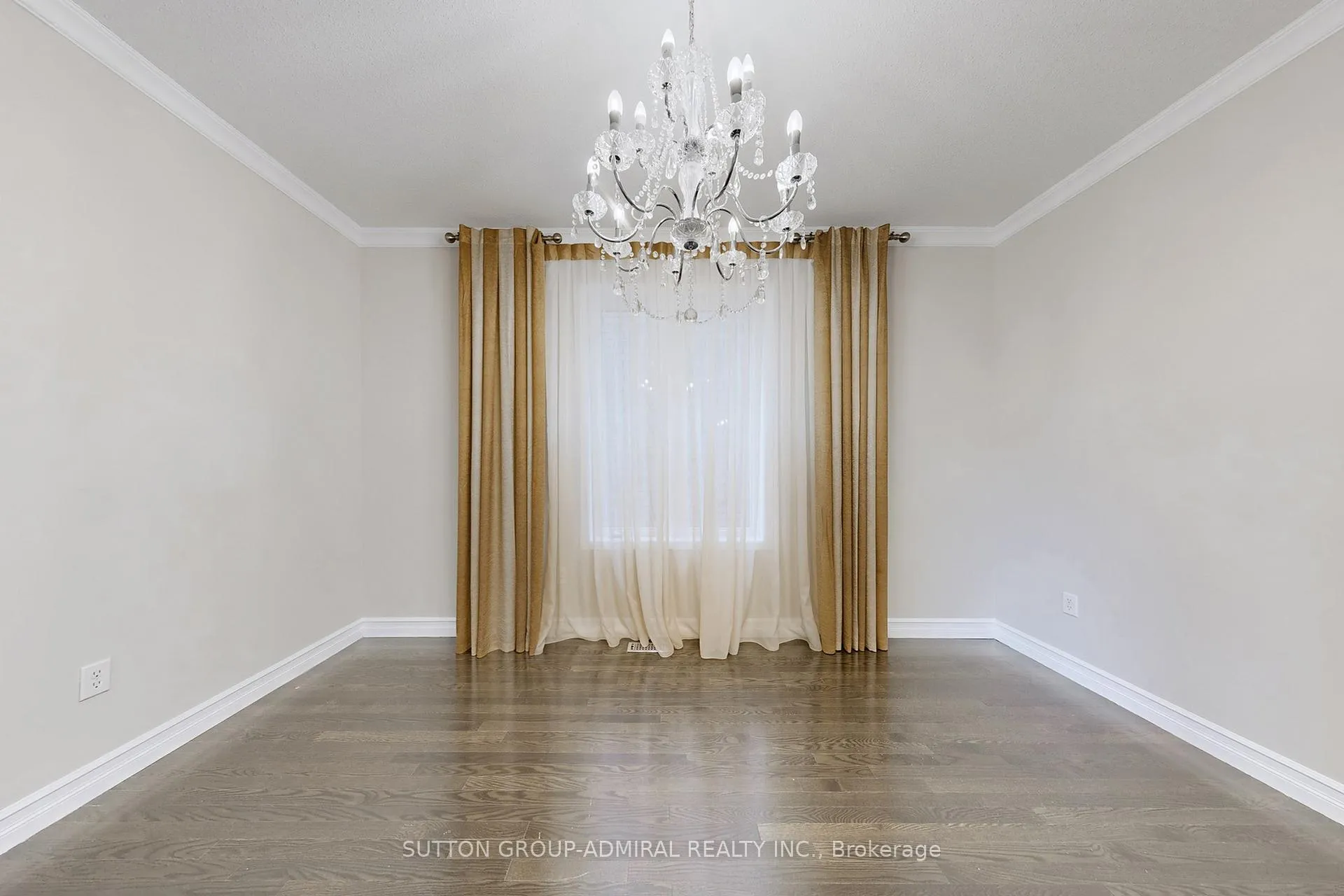 Photo 9 of 106 Big Hill Crescent, Vaughan, Patterson — HOMEH
